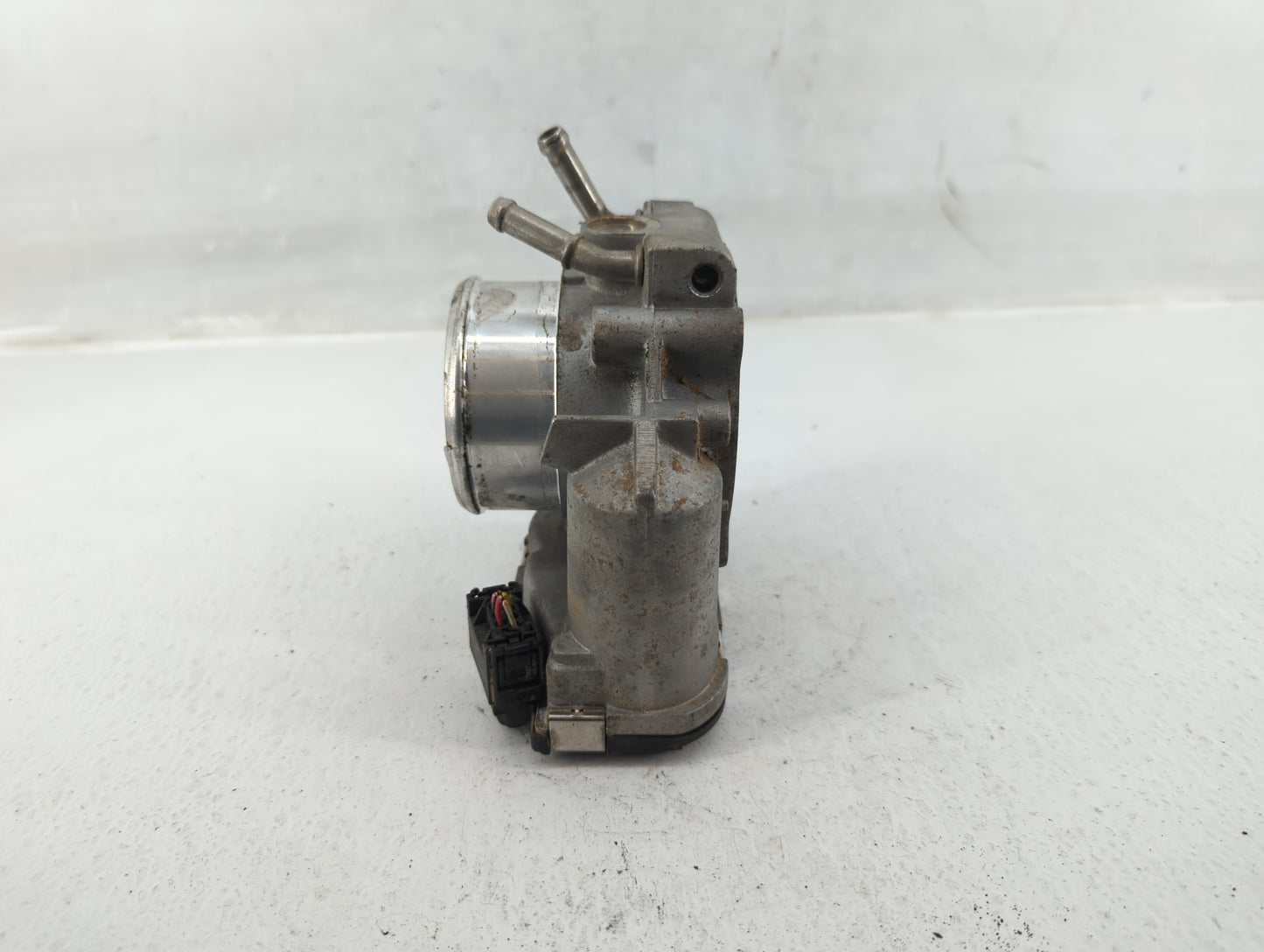 2011-2015 Kia Optima Throttle Body P/N:35100-2G710 Fits Fits 2011 2012 2013 2014 2015 2016 OEM Used Auto Parts - Oemusedauto