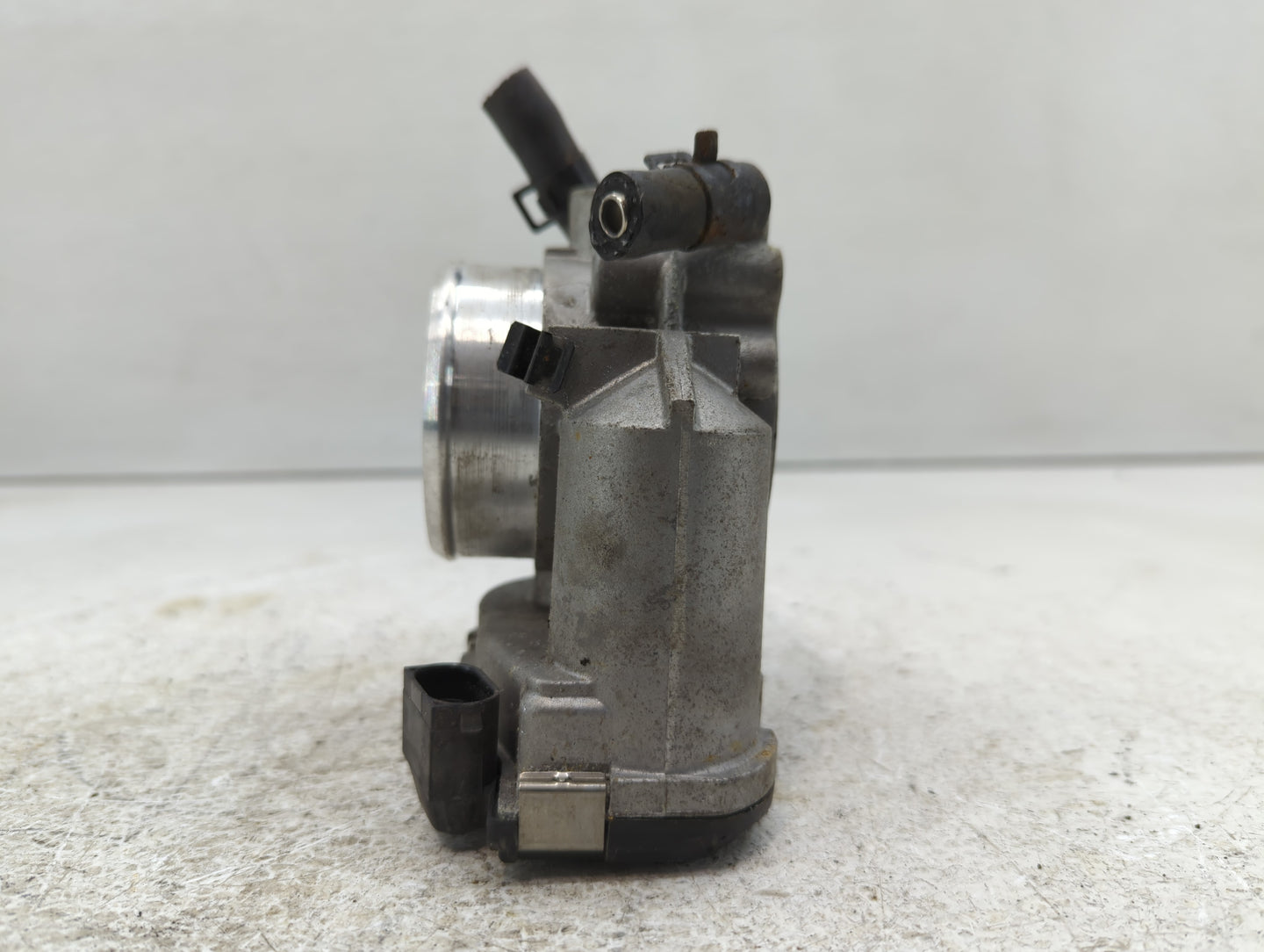 2011-2015 Kia Optima Throttle Body P/N:35100-2G800 Fits Fits 2011 2012 2013 2014 2015 2016 OEM Used Auto Parts - Oemusedauto