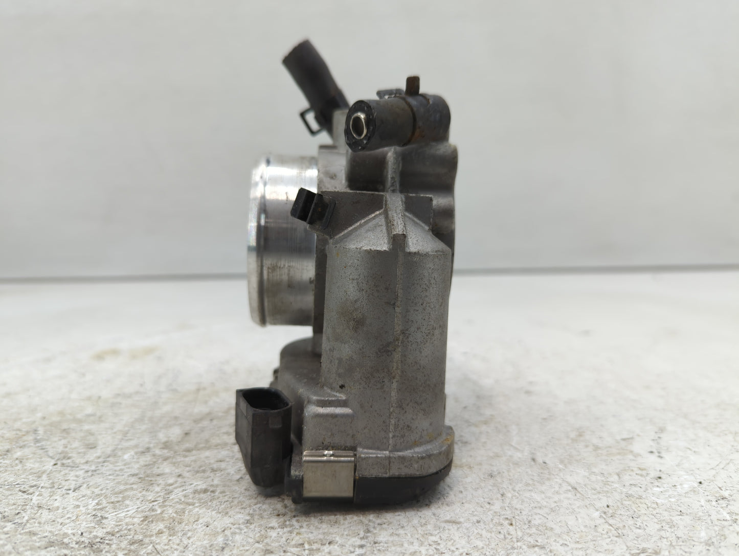 2011-2015 Kia Optima Throttle Body P/N:35100-2G800 Fits Fits 2011 2012 2013 2014 2015 2016 OEM Used Auto Parts - Oemusedauto