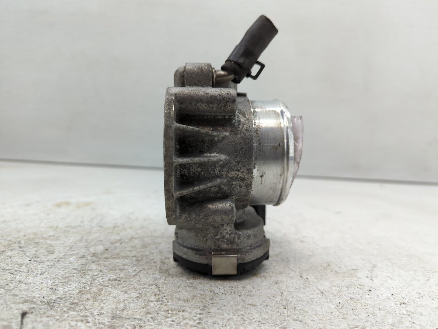 2011-2015 Kia Optima Throttle Body P/N:35100-2G800 Fits Fits 2011 2012 2013 2014 2015 2016 OEM Used Auto Parts - Oemusedauto