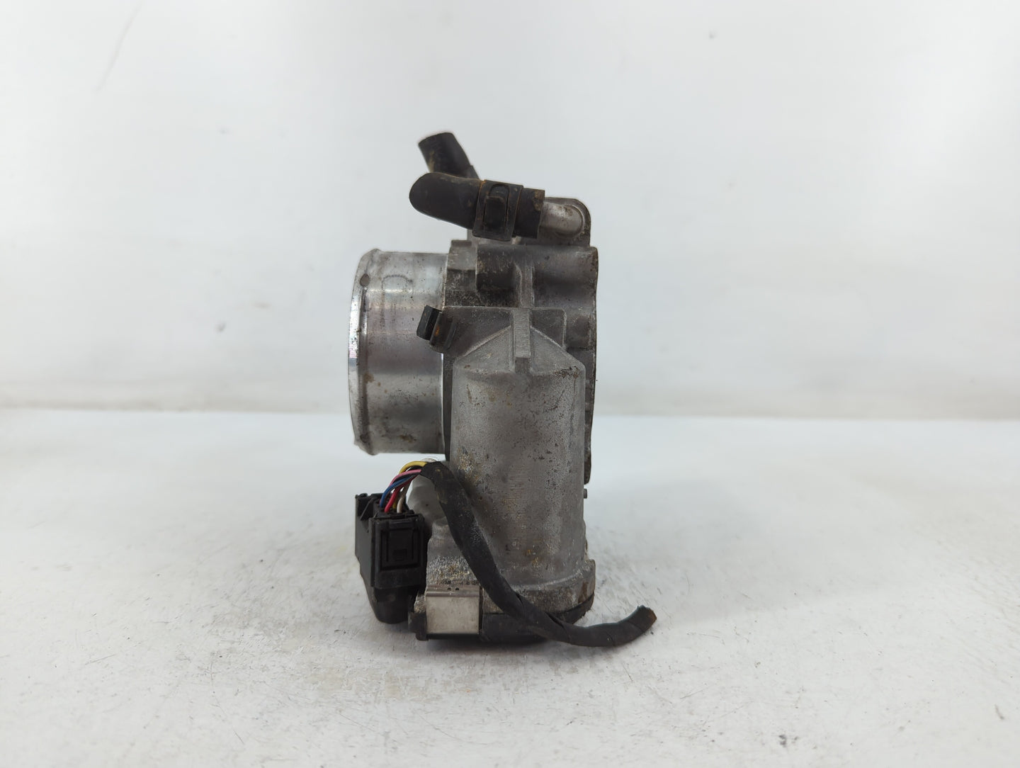 2011-2015 Kia Optima Throttle Body P/N:35100-2G700 Fits Fits 2011 2012 2013 2014 2015 2016 OEM Used Auto Parts - Oemusedauto