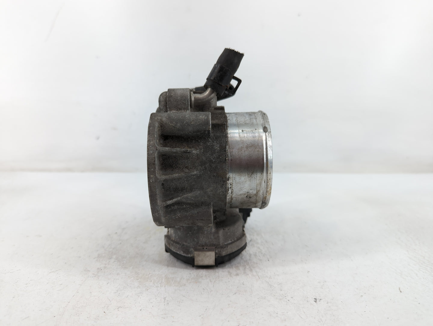 2011-2015 Kia Optima Throttle Body P/N:35100-2G700 Fits Fits 2011 2012 2013 2014 2015 2016 OEM Used Auto Parts - Oemusedauto