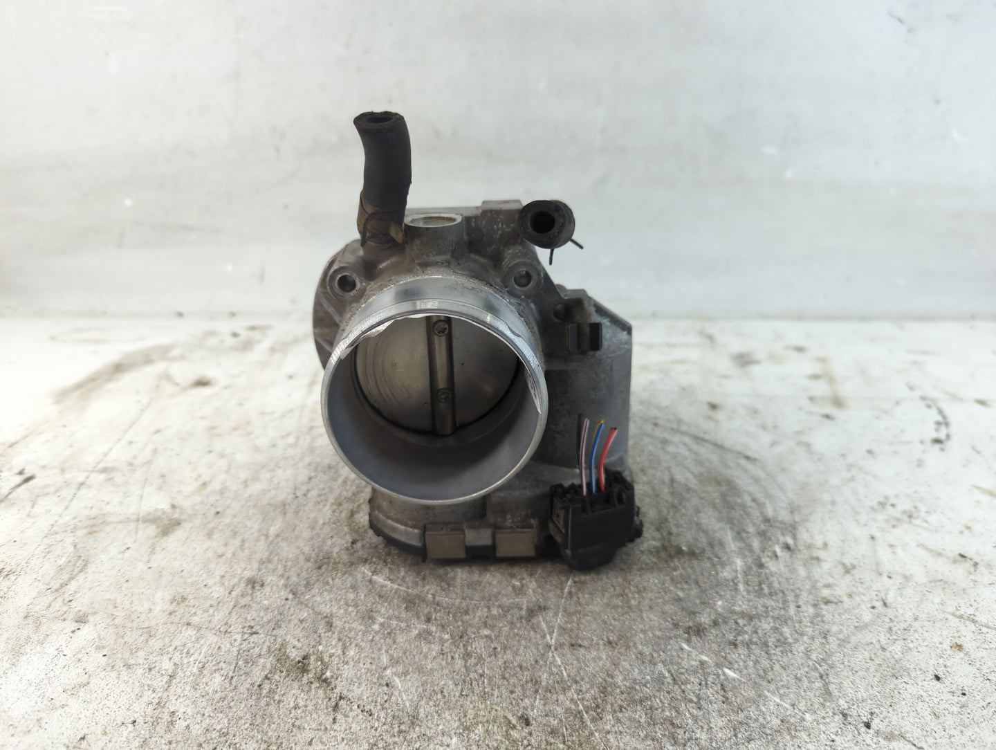2011-2015 Kia Optima Throttle Body P/N:35100-2G700 Fits Fits 2011 2012 2013 2014 2015 2016 OEM Used Auto Parts - Oemusedauto