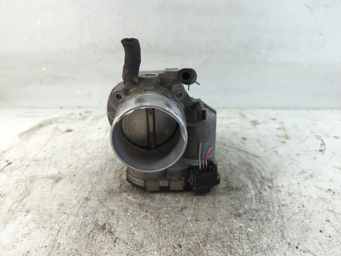 2011-2015 Kia Optima Throttle Body P/N:35100-2G700 Fits Fits 2011 2012 2013 2014 2015 2016 OEM Used Auto Parts - Oemusedauto