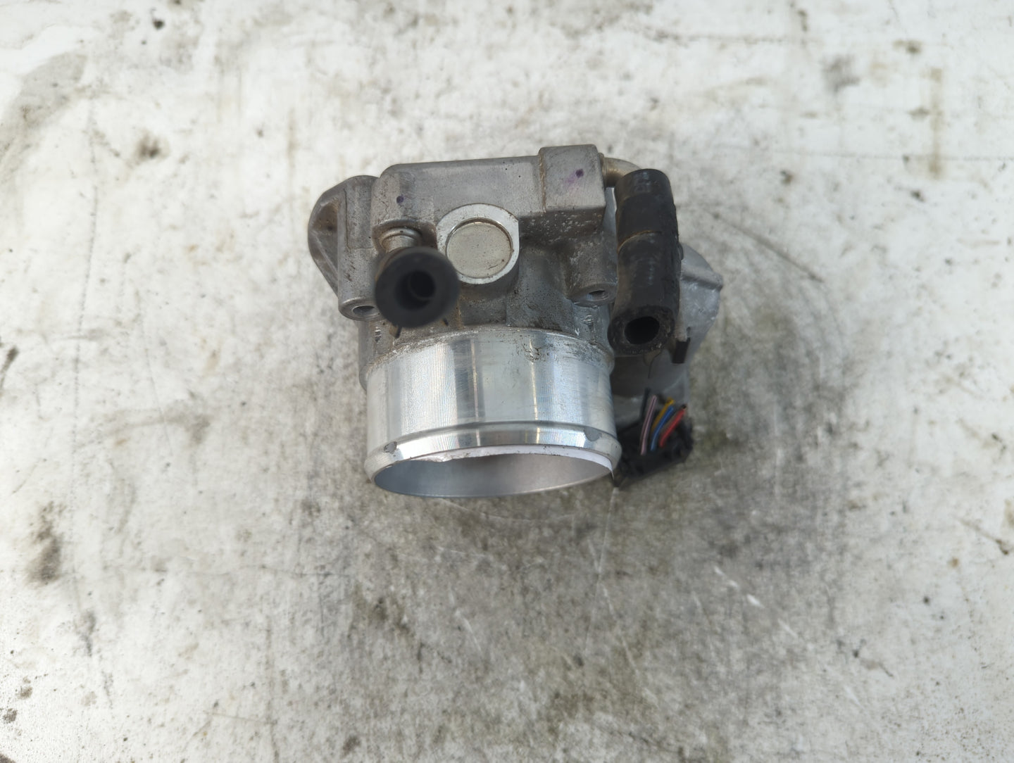 2011-2015 Kia Optima Throttle Body P/N:35100-2G700 Fits Fits 2011 2012 2013 2014 2015 2016 OEM Used Auto Parts - Oemusedauto