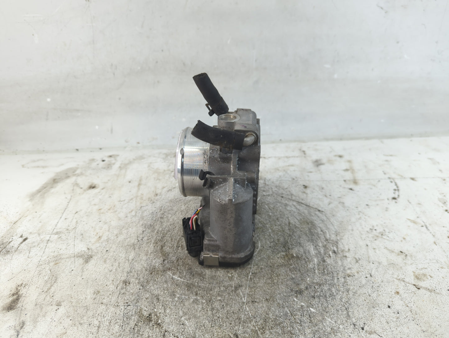 2011-2015 Kia Optima Throttle Body P/N:35100-2G700 Fits Fits 2011 2012 2013 2014 2015 2016 OEM Used Auto Parts - Oemusedauto
