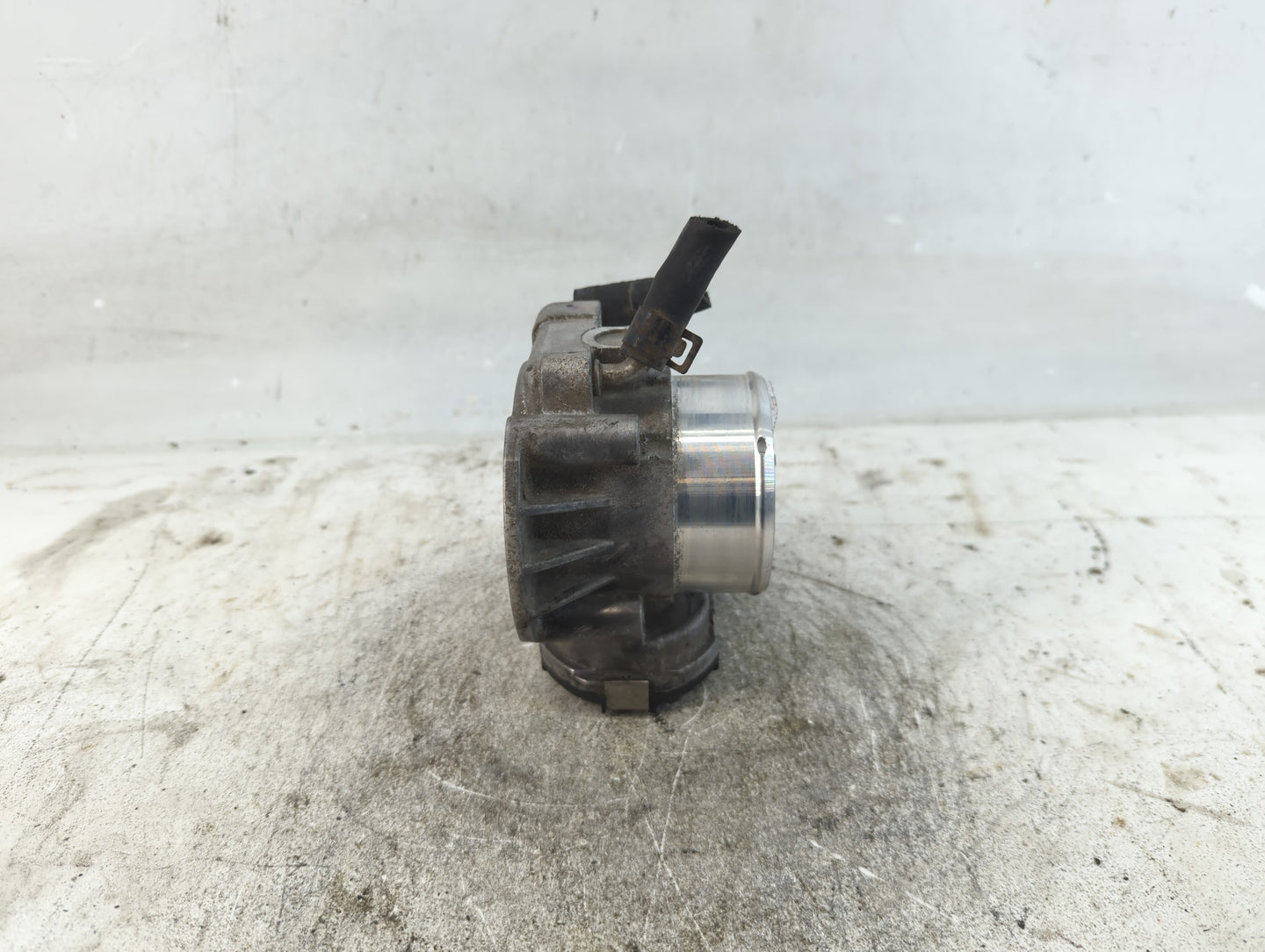 2011-2015 Kia Optima Throttle Body P/N:35100-2G700 Fits Fits 2011 2012 2013 2014 2015 2016 OEM Used Auto Parts - Oemusedauto