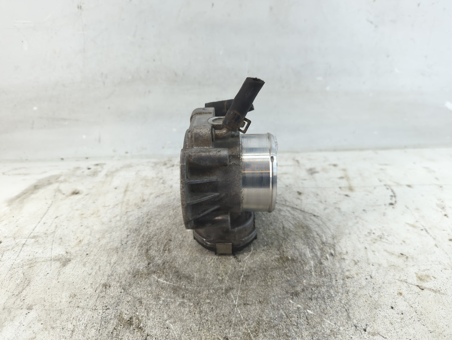 2011-2015 Kia Optima Throttle Body P/N:35100-2G700 Fits Fits 2011 2012 2013 2014 2015 2016 OEM Used Auto Parts - Oemusedauto