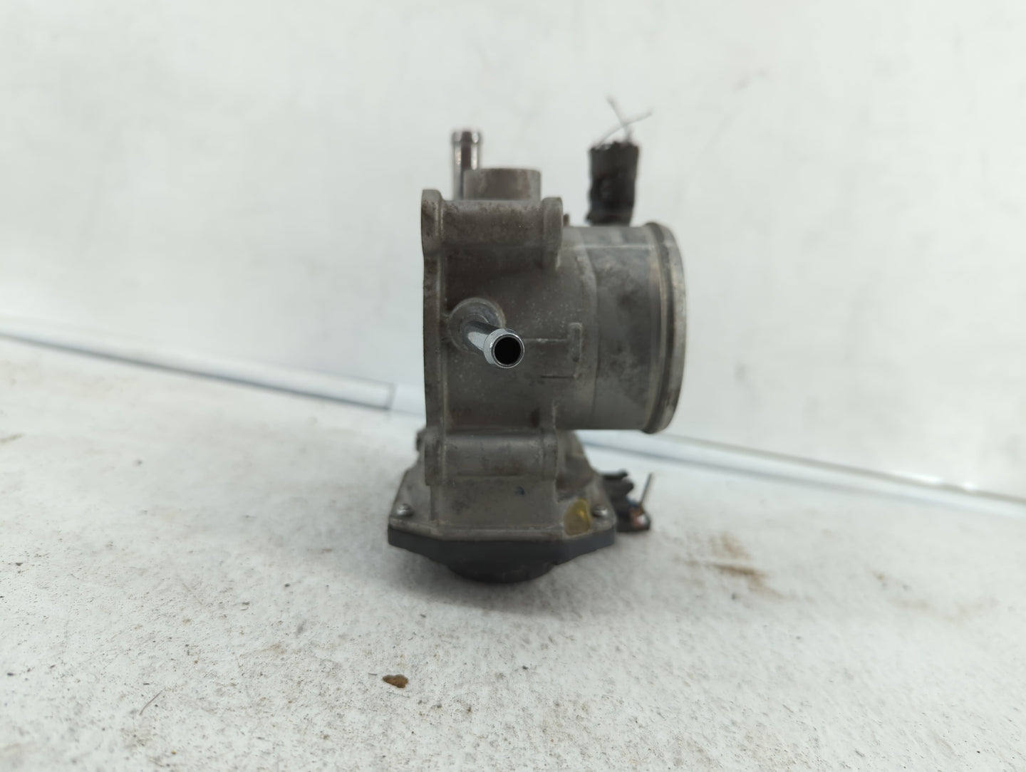 2012-2019 Kia Rio Throttle Body P/N:35100-2B300 Fits Fits 2012 2013 2014 2015 2016 2017 2018 2019 OEM Used Auto Parts - Oemu