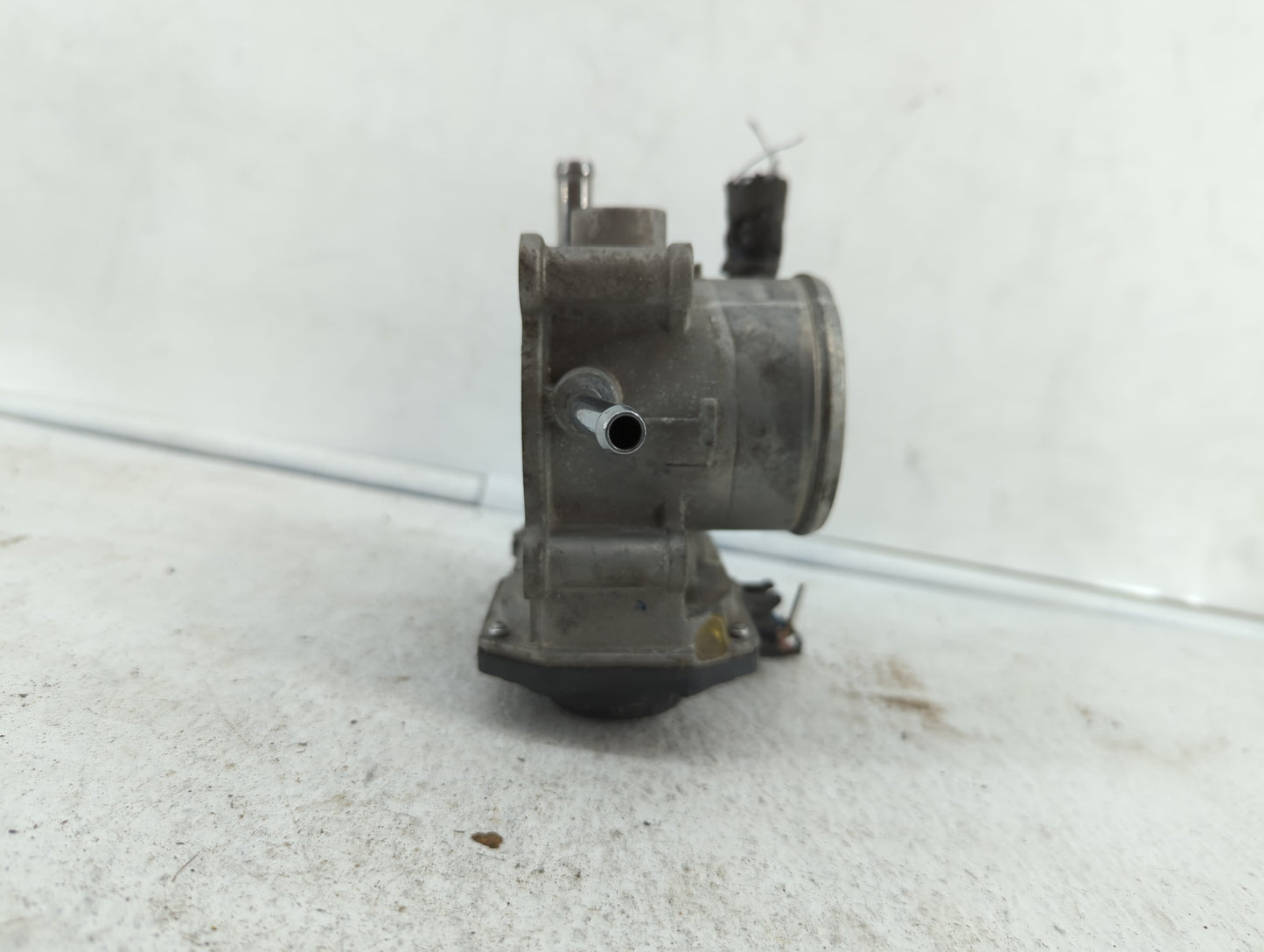 2012-2019 Kia Rio Throttle Body P/N:35100-2B300 Fits Fits 2012 2013 2014 2015 2016 2017 2018 2019 OEM Used Auto Parts - Oemu