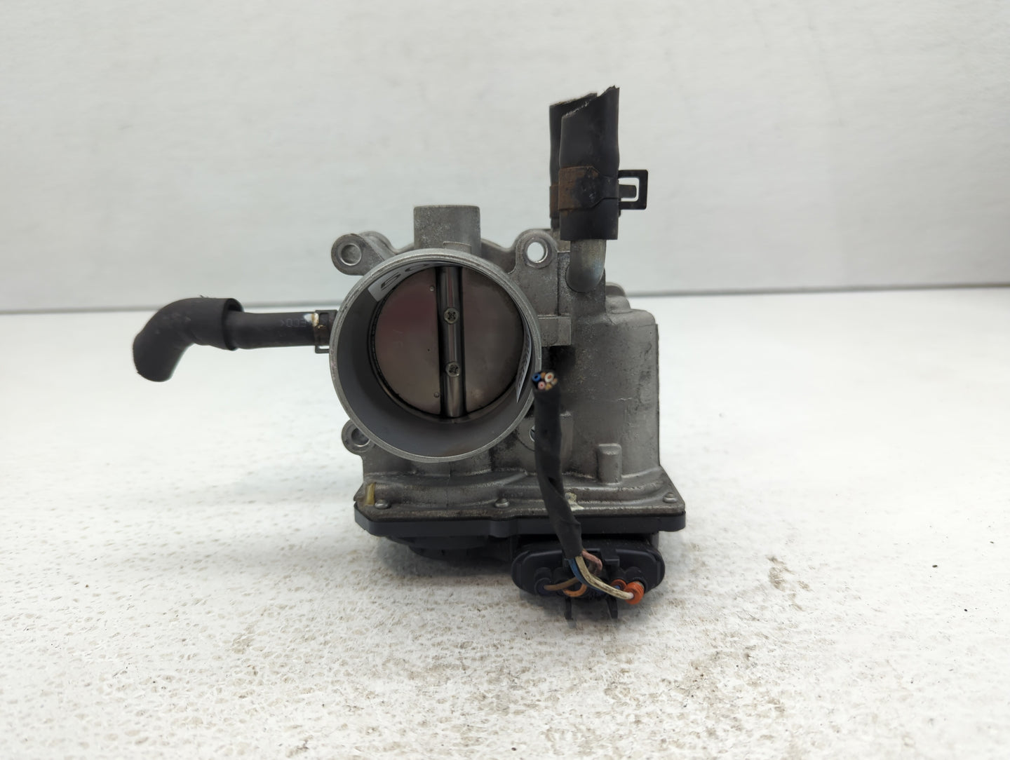 2012-2019 Kia Rio Throttle Body P/N:35100-2B300 Fits Fits 2012 2013 2014 2015 2016 2017 2018 2019 OEM Used Auto Parts - Oemu