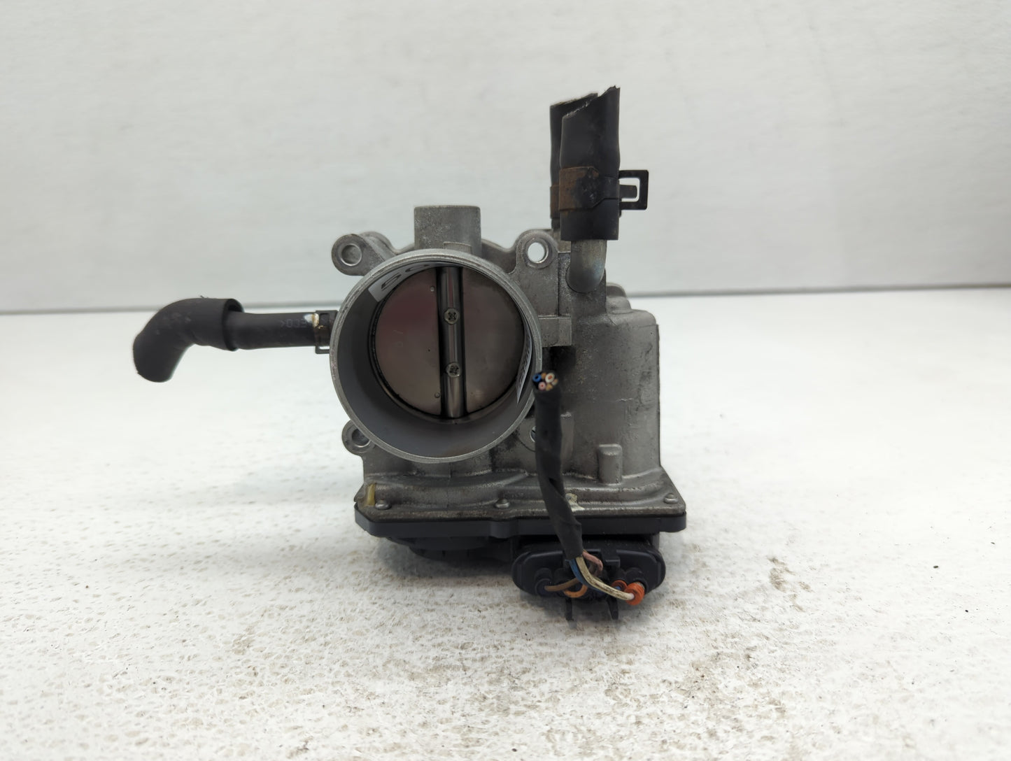 2012-2019 Kia Rio Throttle Body P/N:35100-2B300 Fits Fits 2012 2013 2014 2015 2016 2017 2018 2019 OEM Used Auto Parts - Oemu