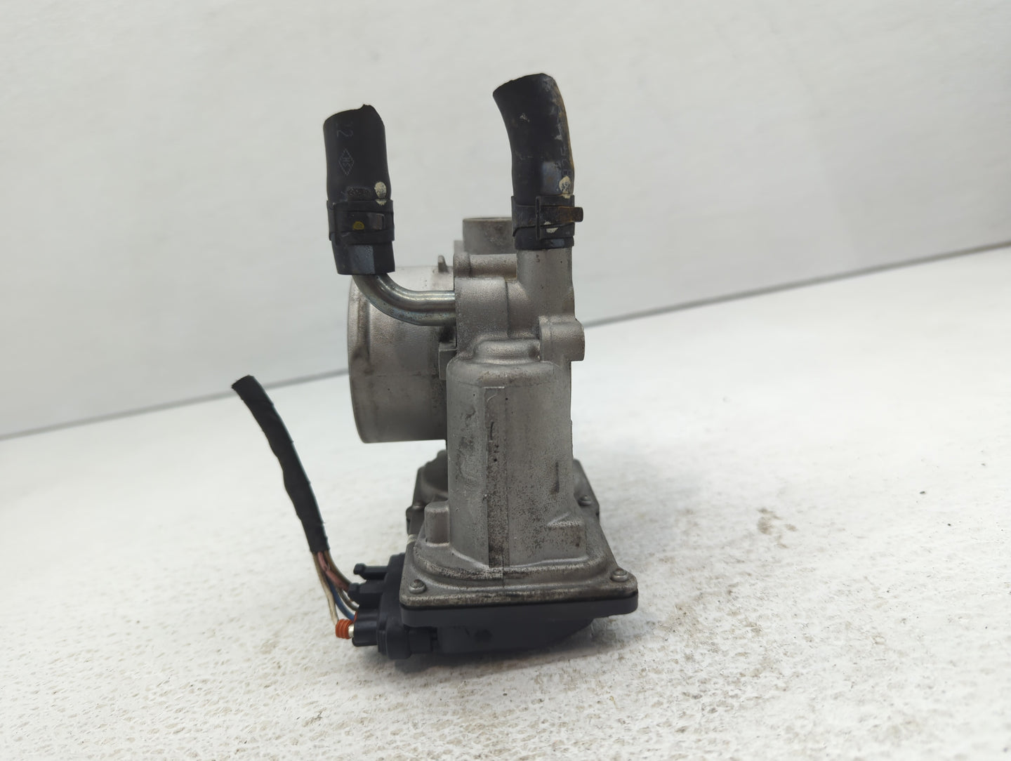 2012-2019 Kia Rio Throttle Body P/N:35100-2B300 Fits Fits 2012 2013 2014 2015 2016 2017 2018 2019 OEM Used Auto Parts - Oemu