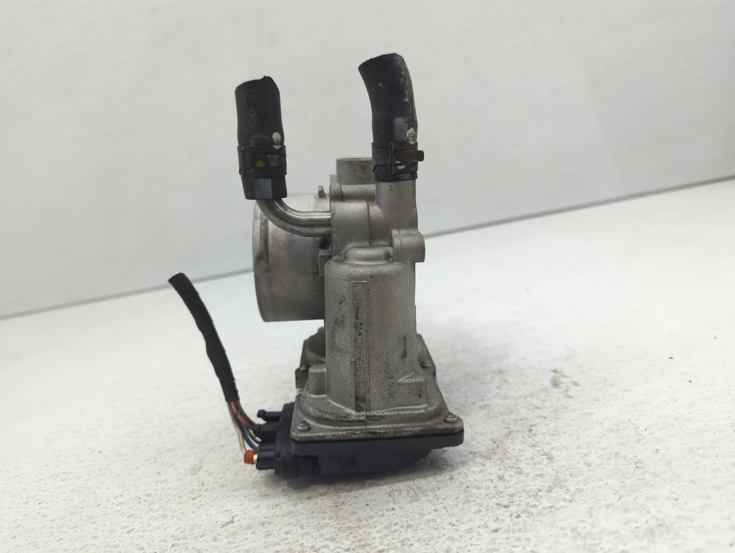 2012-2019 Kia Rio Throttle Body P/N:35100-2B300 Fits Fits 2012 2013 2014 2015 2016 2017 2018 2019 OEM Used Auto Parts - Oemu
