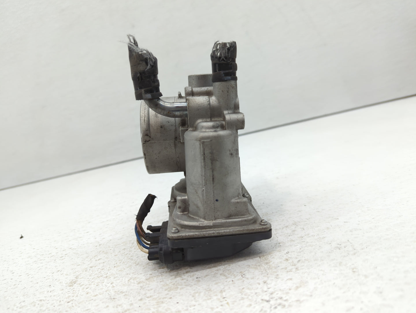 2012-2019 Kia Rio Throttle Body P/N:35100-2B300 Fits Fits 2012 2013 2014 2015 2016 2017 2018 2019 OEM Used Auto Parts - Oemu