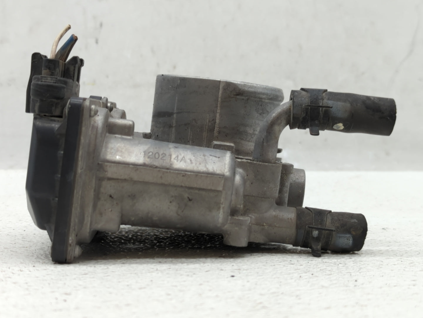 2012-2019 Kia Rio Throttle Body P/N:35100-2B300 Fits Fits 2012 2013 2014 2015 2016 2017 2018 2019 OEM Used Auto Parts - Oemu