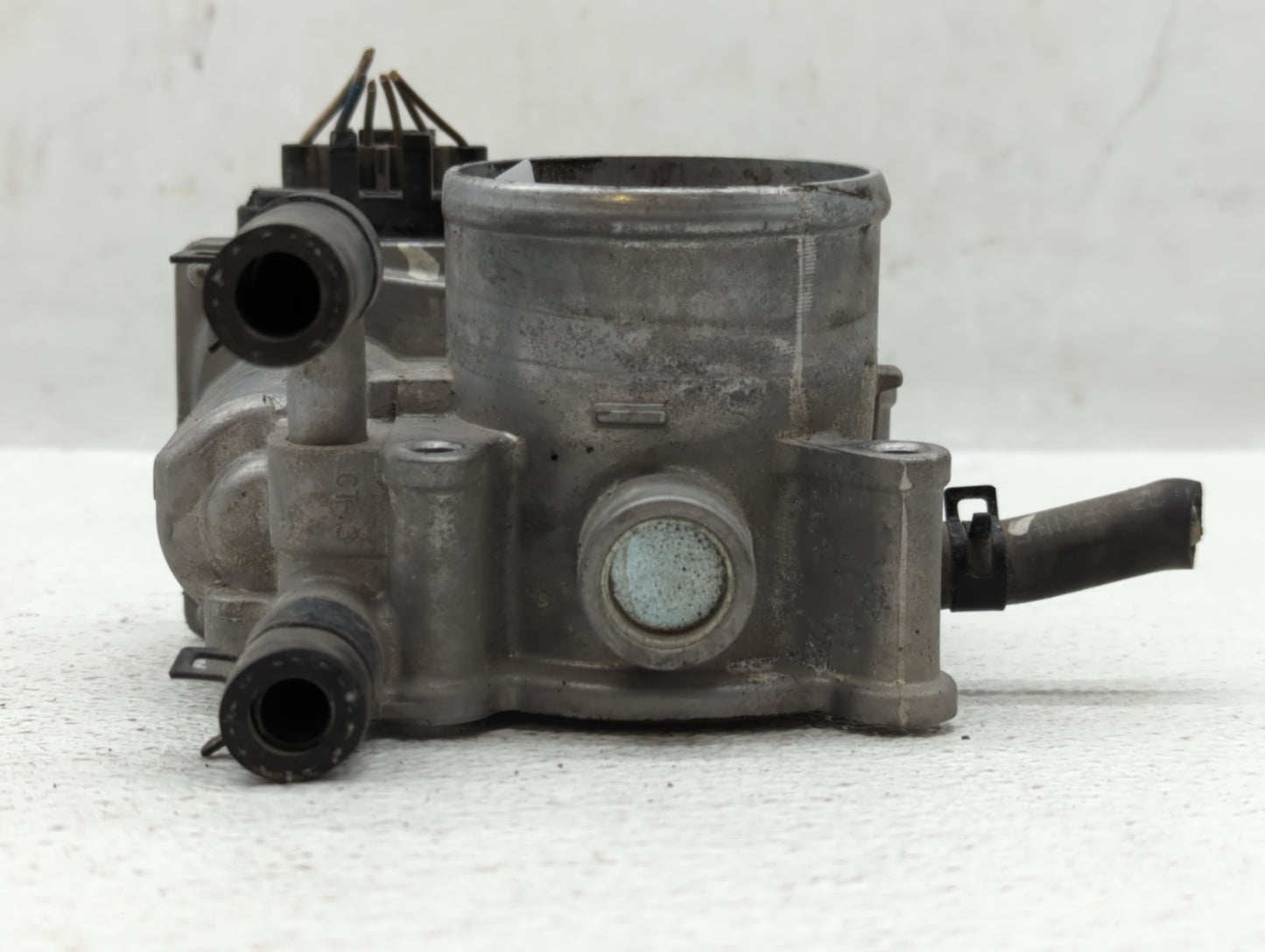 2012-2019 Kia Rio Throttle Body P/N:35100-2B300 Fits Fits 2012 2013 2014 2015 2016 2017 2018 2019 OEM Used Auto Parts - Oemu