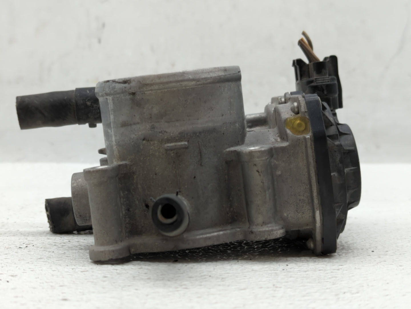 2012-2019 Kia Rio Throttle Body P/N:35100-2B300 Fits Fits 2012 2013 2014 2015 2016 2017 2018 2019 OEM Used Auto Parts - Oemu
