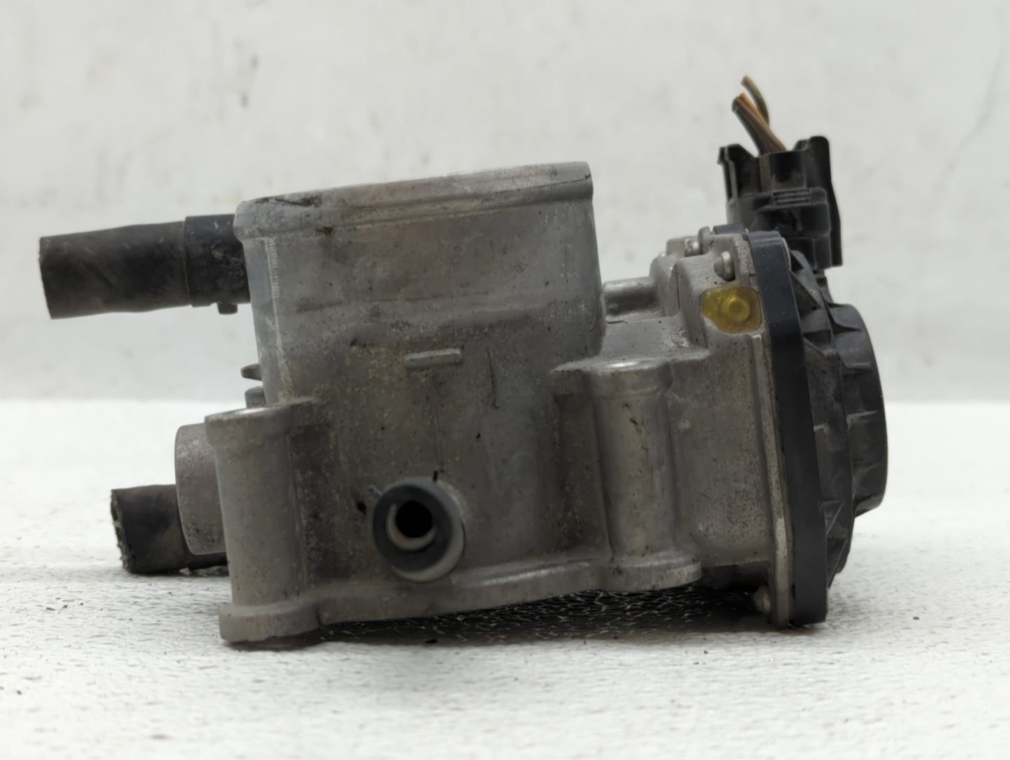 2012-2019 Kia Rio Throttle Body P/N:35100-2B300 Fits Fits 2012 2013 2014 2015 2016 2017 2018 2019 OEM Used Auto Parts - Oemu
