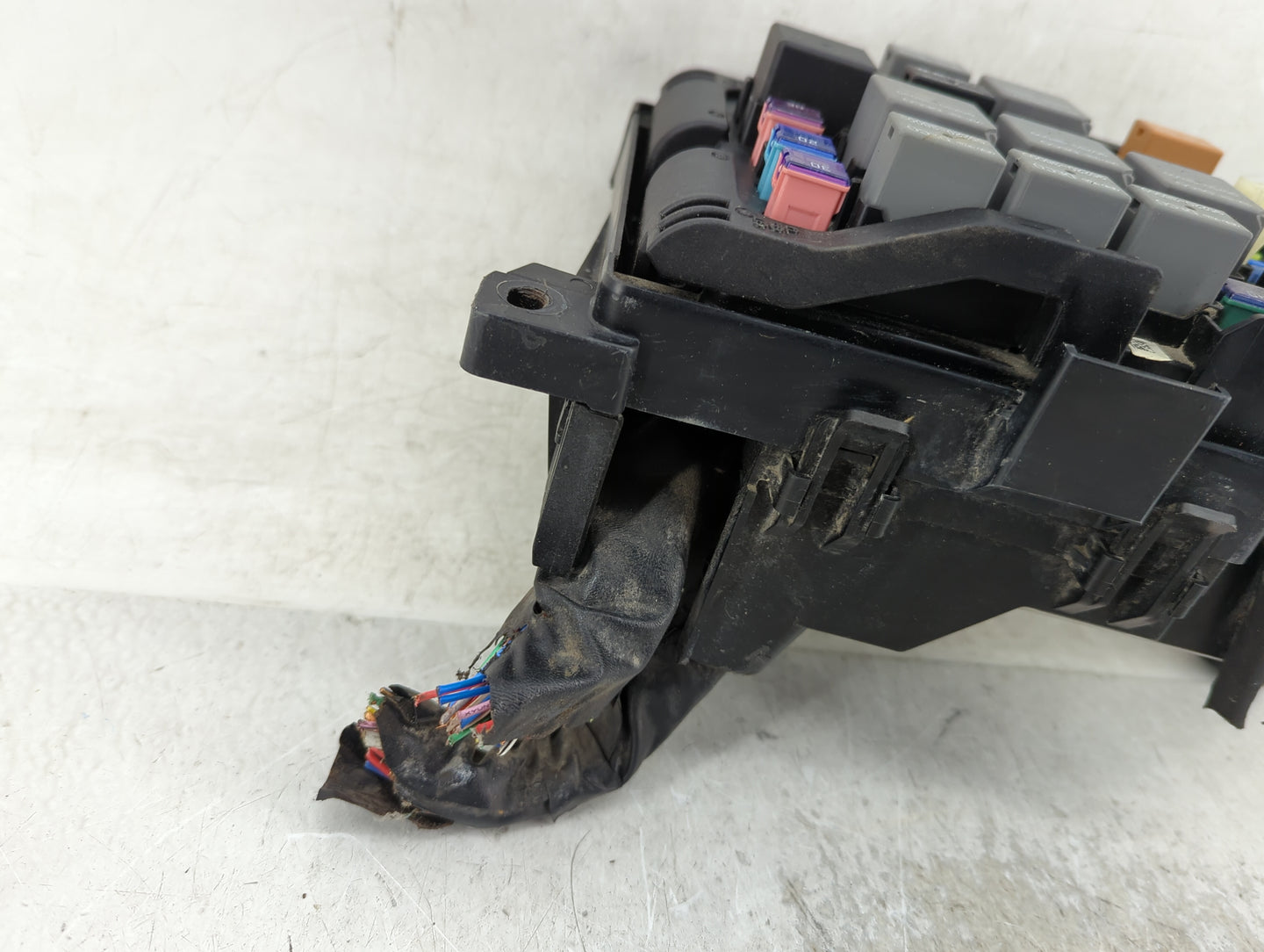 2007-2012 Kia Rondo Fusebox Fuse Box Panel Relay Module Fits Fits 2007 2008 2009 2010 2011 2012 OEM Used Auto Parts - Oemuse