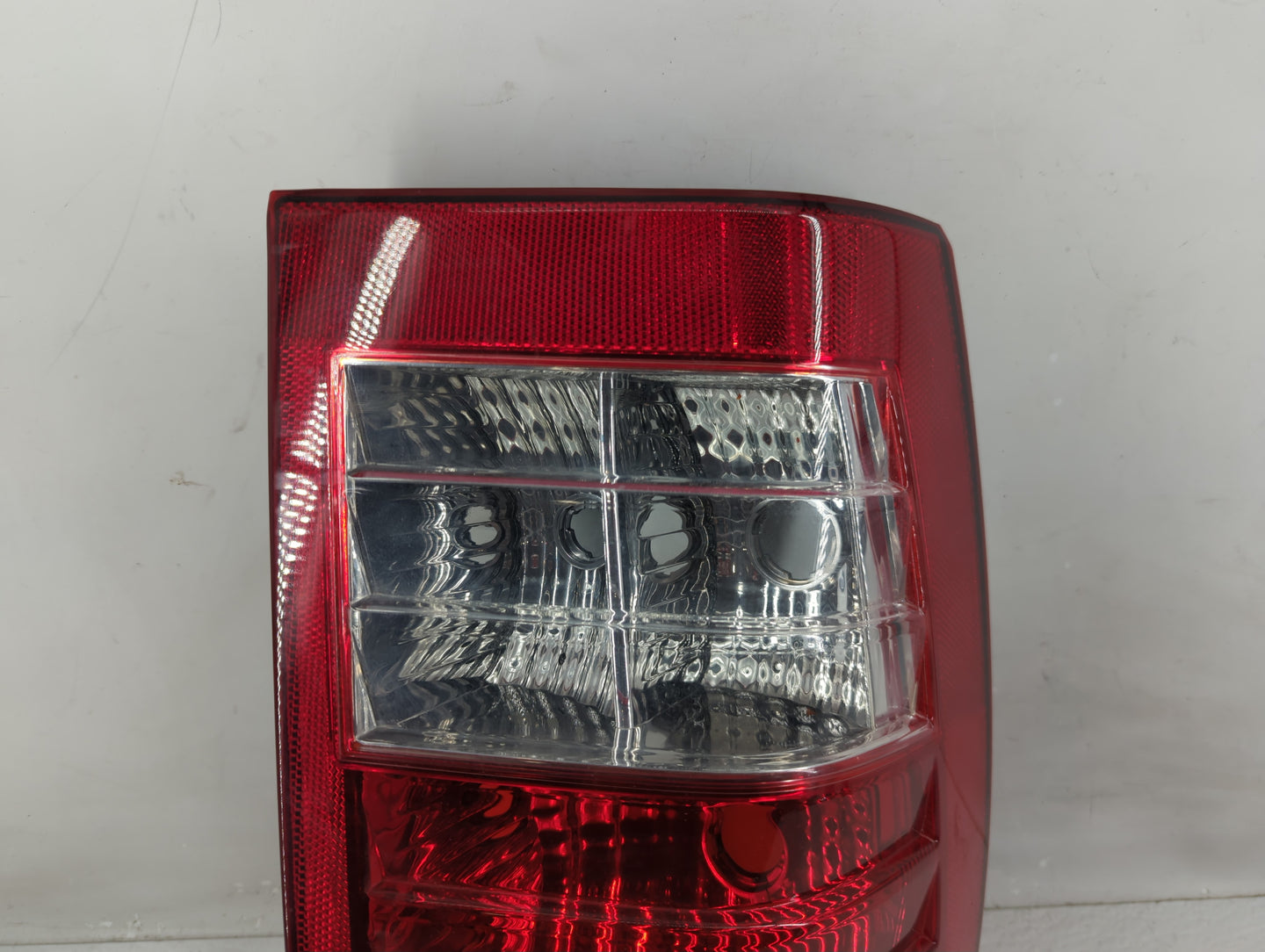 2010-2014 Kia Sedona Tail Light Assembly Passenger Right OEM P/N:924-4JO Fits Fits 2007 2008 2009 2010 2011 2012 2014 OEM Us