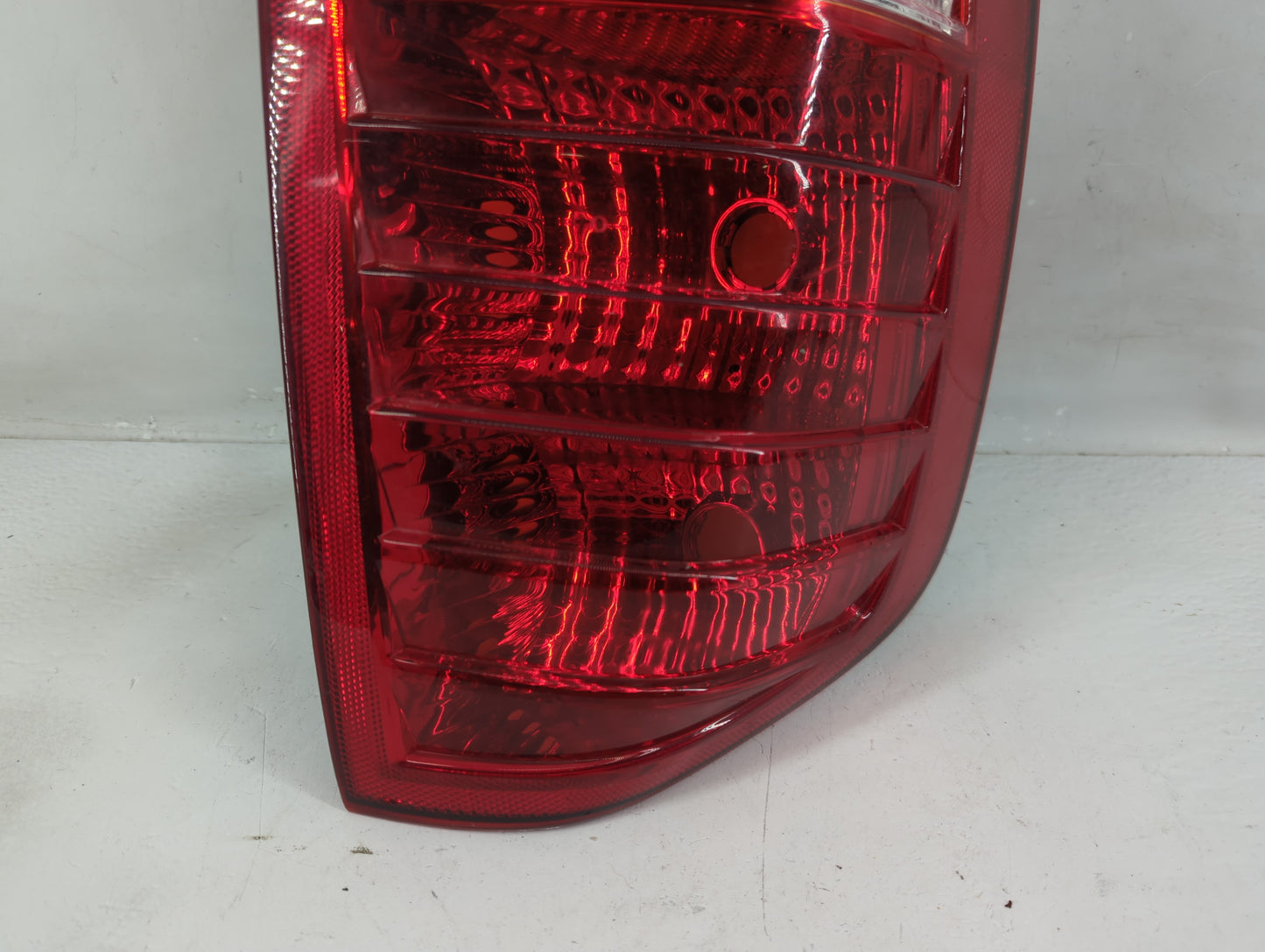 2010-2014 Kia Sedona Tail Light Assembly Passenger Right OEM P/N:924-4JO Fits Fits 2007 2008 2009 2010 2011 2012 2014 OEM Us