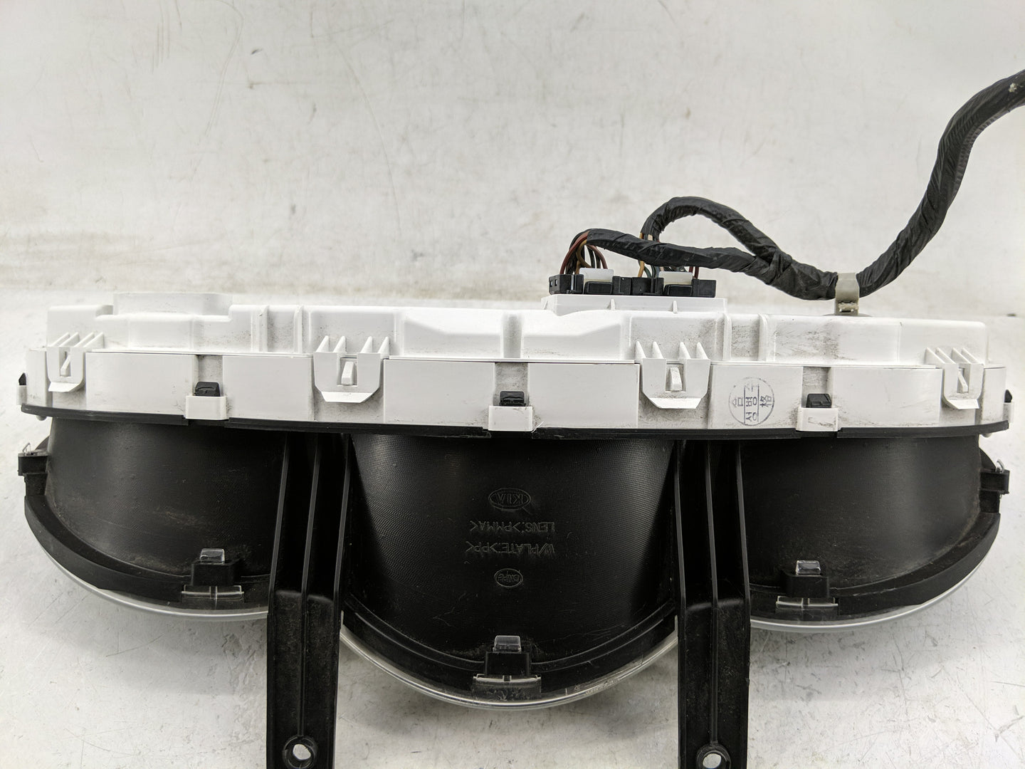 2011-2014 Kia Sedona Instrument Cluster Speedometer Gauges P/N:94011-4D080 Fits Fits 2011 2012 2014 OEM Used Auto Parts - Oe