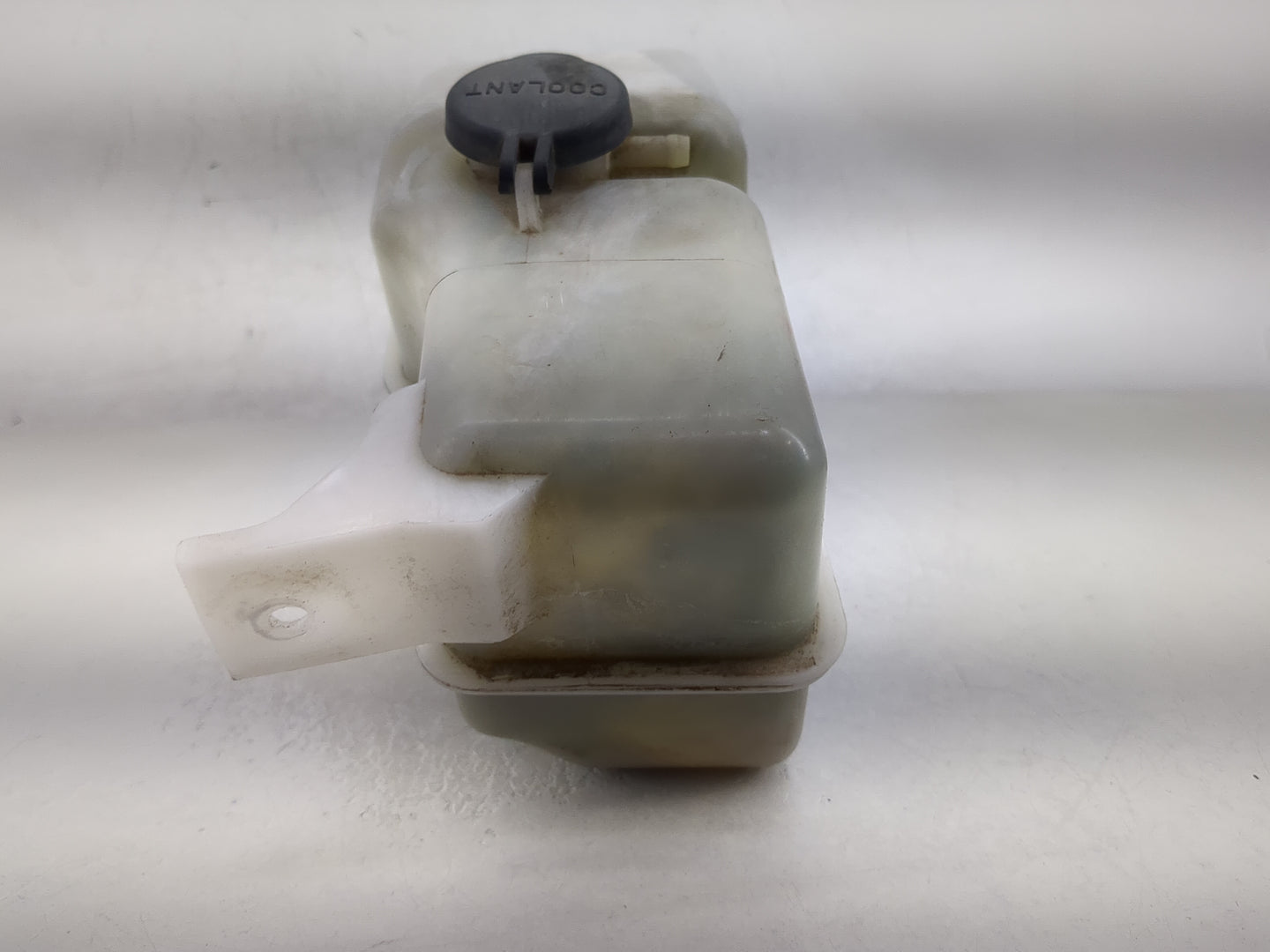 2006-2014 Kia Sedona Radiator Coolant Overflow Expansion Tank Bottle 1369152 - Oemusedautoparts1.com