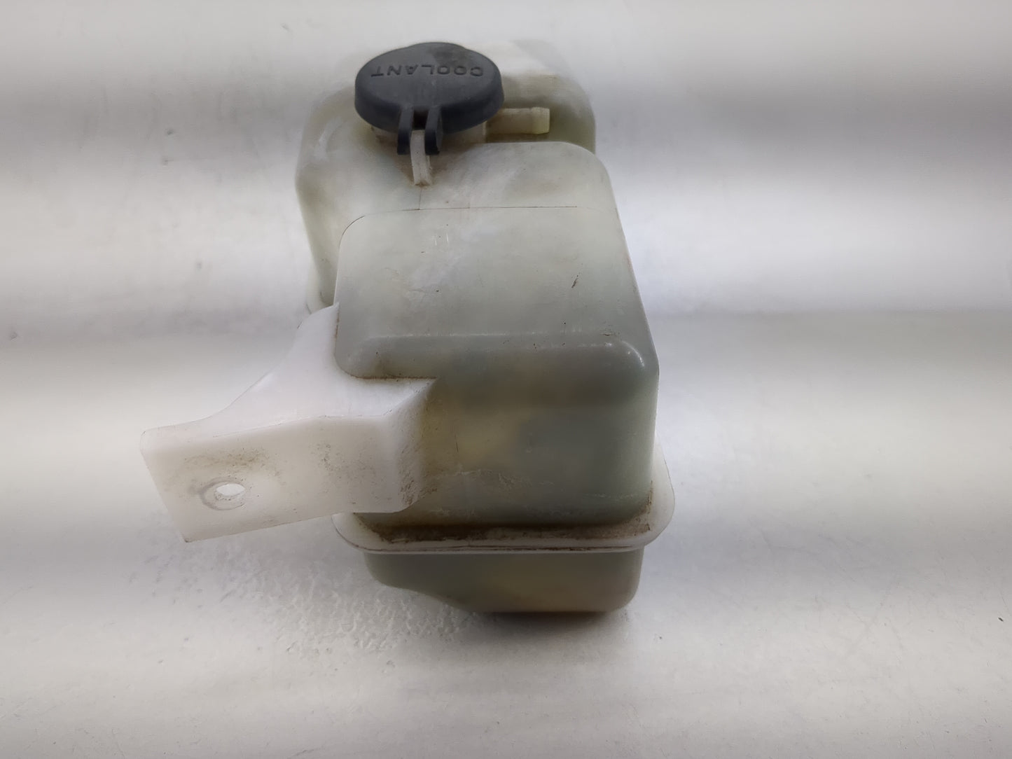 2006-2014 Kia Sedona Radiator Coolant Overflow Expansion Tank Bottle 1369152 - Oemusedautoparts1.com