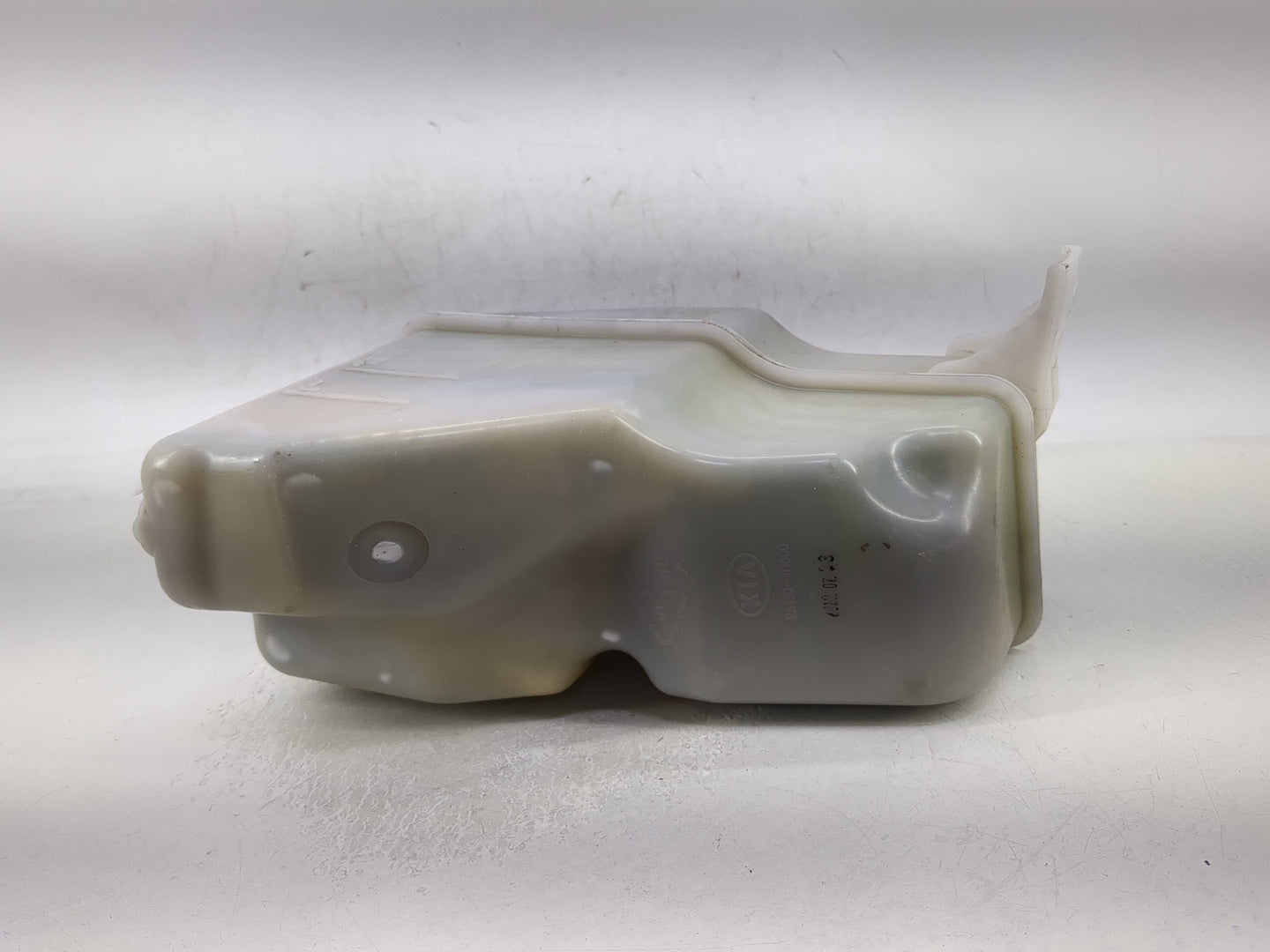 2006-2014 Kia Sedona Radiator Coolant Overflow Expansion Tank Bottle 1369152 - Oemusedautoparts1.com