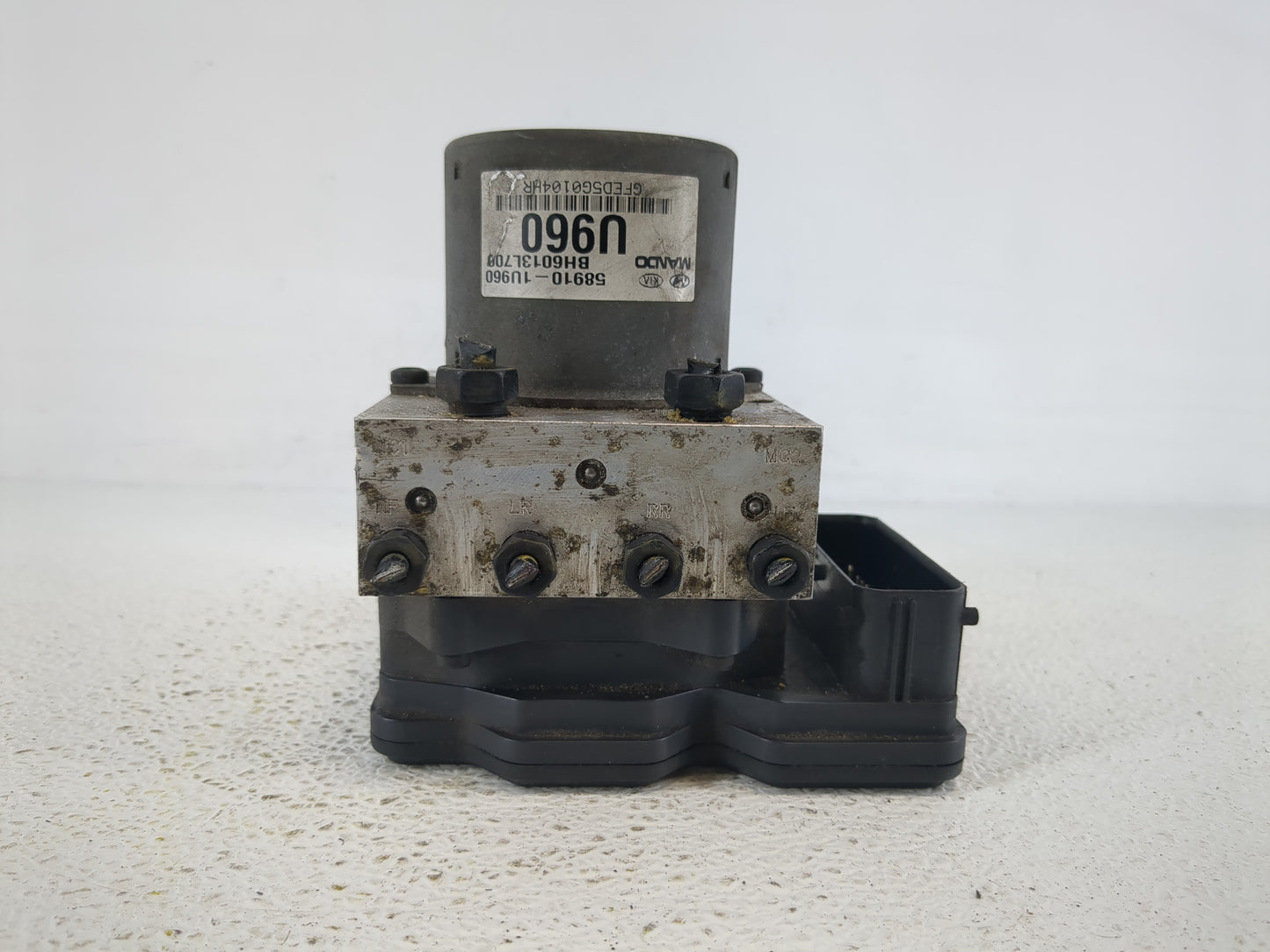 2011-2013 Kia Sorento ABS Pump Control Module Replacement P/N:58910-1U960 Fits Fits 2011 2012 2013 OEM Used Auto Parts - Oem