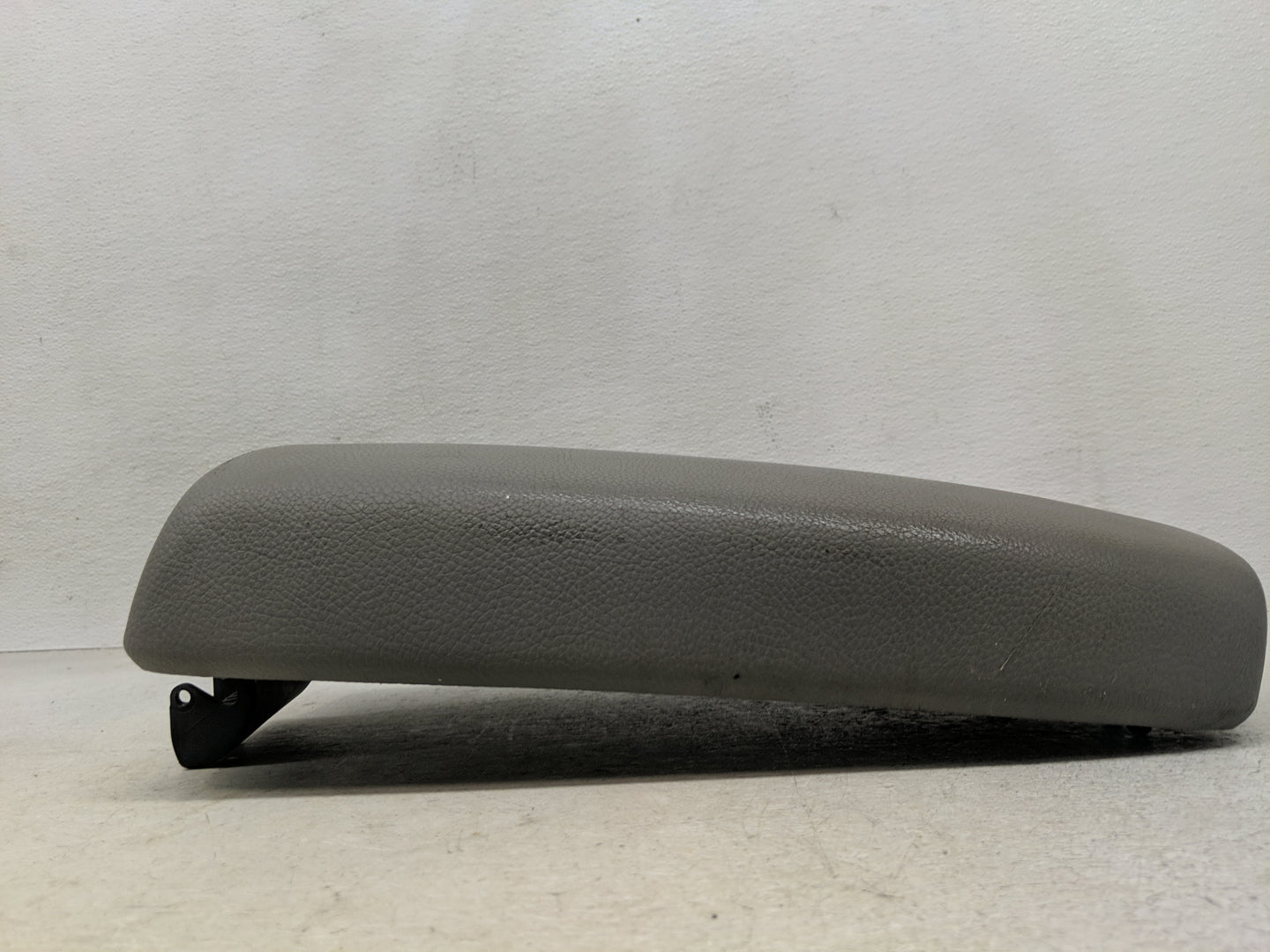 2012 Kia Sorento Center Console Armrest Cover Lid Fits OEM Used Auto Parts - Oemusedautoparts1.com