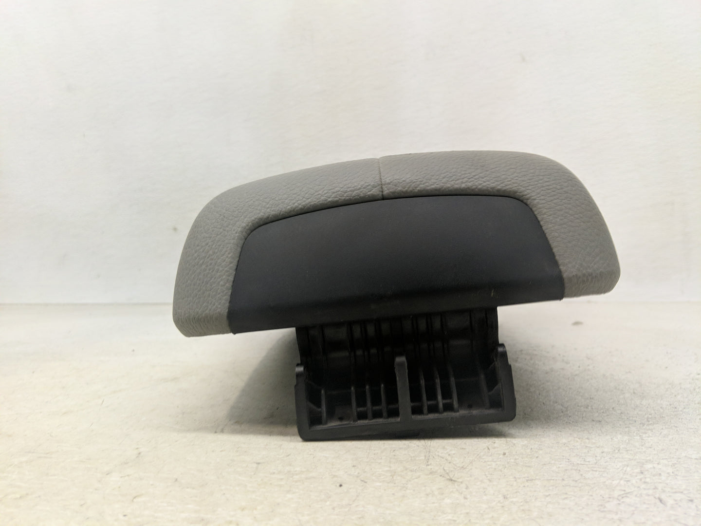 2012 Kia Sorento Center Console Armrest Cover Lid Fits OEM Used Auto Parts - Oemusedautoparts1.com