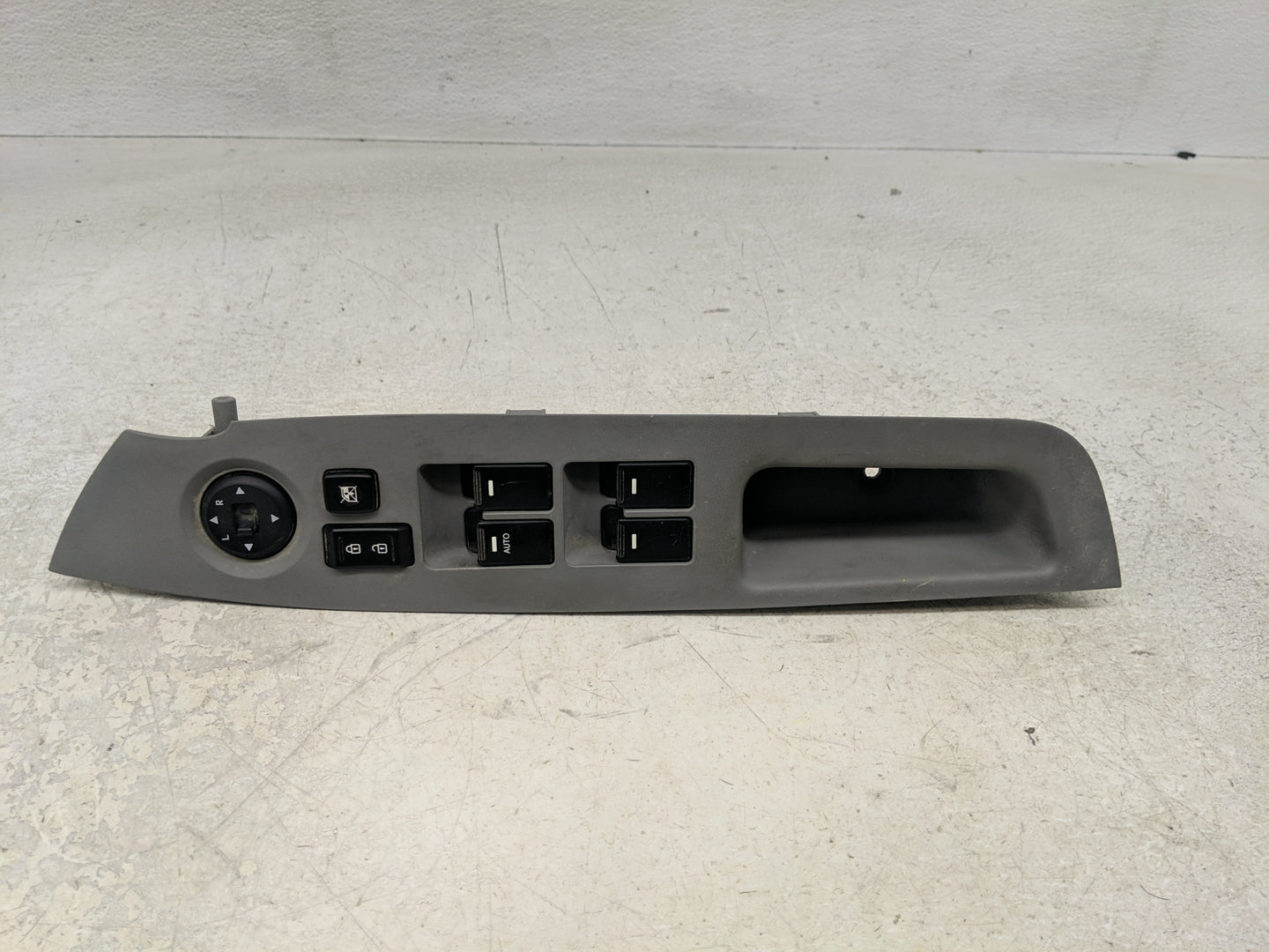2011-2012 Kia Sorento Master Power Window Switch Replacement Driver Side Left P/N:93570-1U101H9 Fits Fits 2011 2012 OEM Used