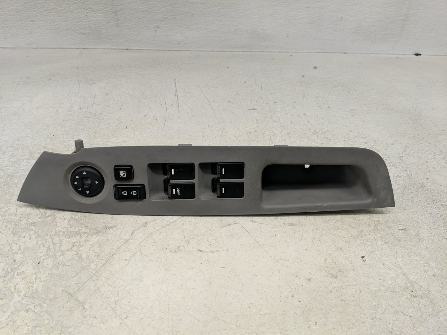 2011-2012 Kia Sorento Master Power Window Switch Replacement Driver Side Left P/N:93570-1U101H9 Fits Fits 2011 2012 OEM Used