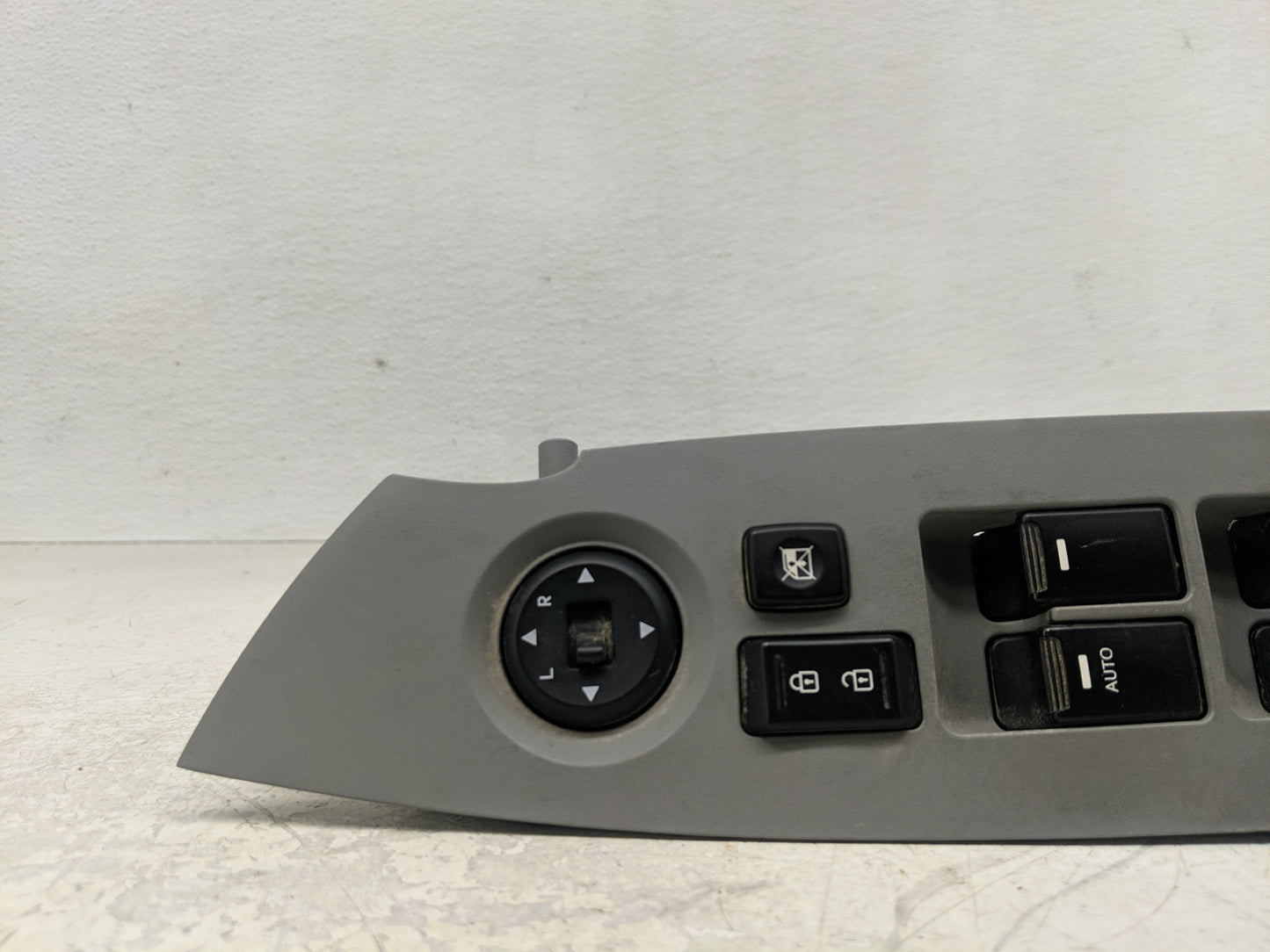 2011-2012 Kia Sorento Master Power Window Switch Replacement Driver Side Left P/N:93570-1U101H9 Fits Fits 2011 2012 OEM Used
