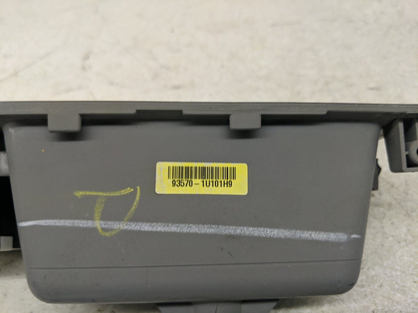 2011-2012 Kia Sorento Master Power Window Switch Replacement Driver Side Left P/N:93570-1U101H9 Fits Fits 2011 2012 OEM Used