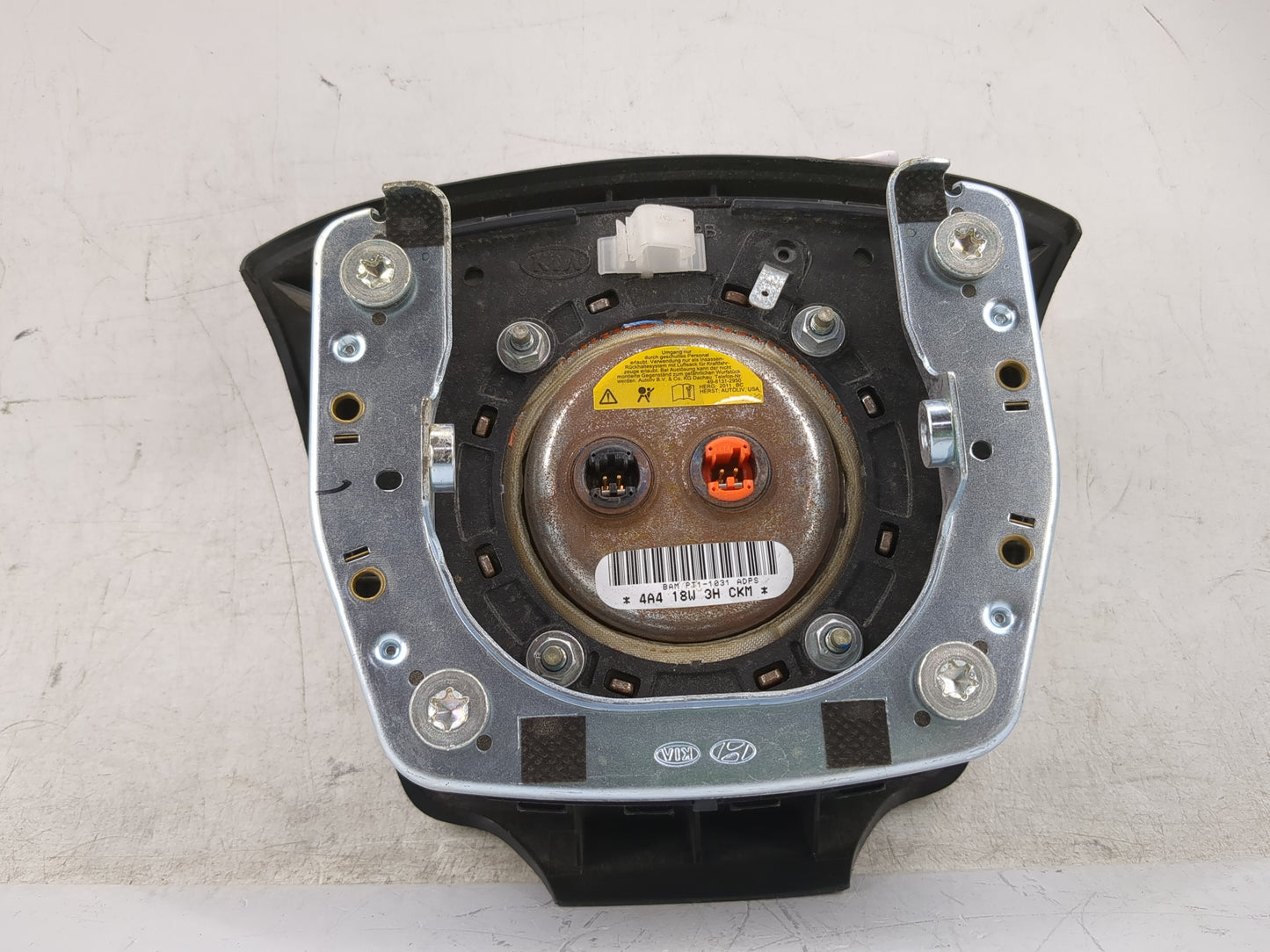 2011-2013 Kia Sorento Air Bag Driver Left Steering Wheel Mounted P/N:569001U000VA Fits Fits 2011 2012 2013 OEM Used Auto Par
