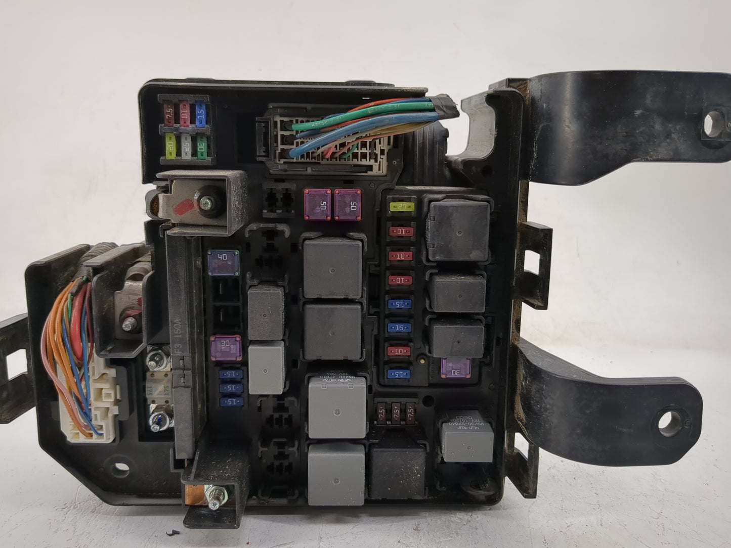 2011-2013 Kia Sorento Fusebox Fuse Box Panel Relay Module Fits Fits 2011 2012 2013 OEM Used Auto Parts - Oemusedautoparts1.c