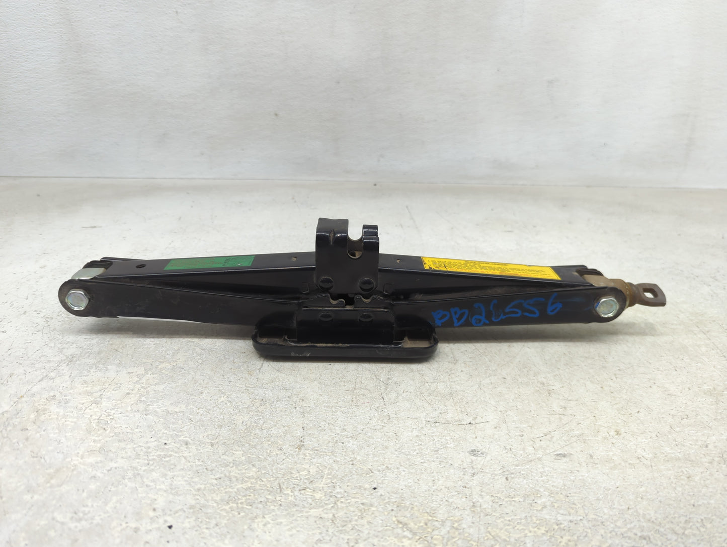 2012 Kia Sorento Spare Scissor Car Jack - Oemusedautoparts1.com