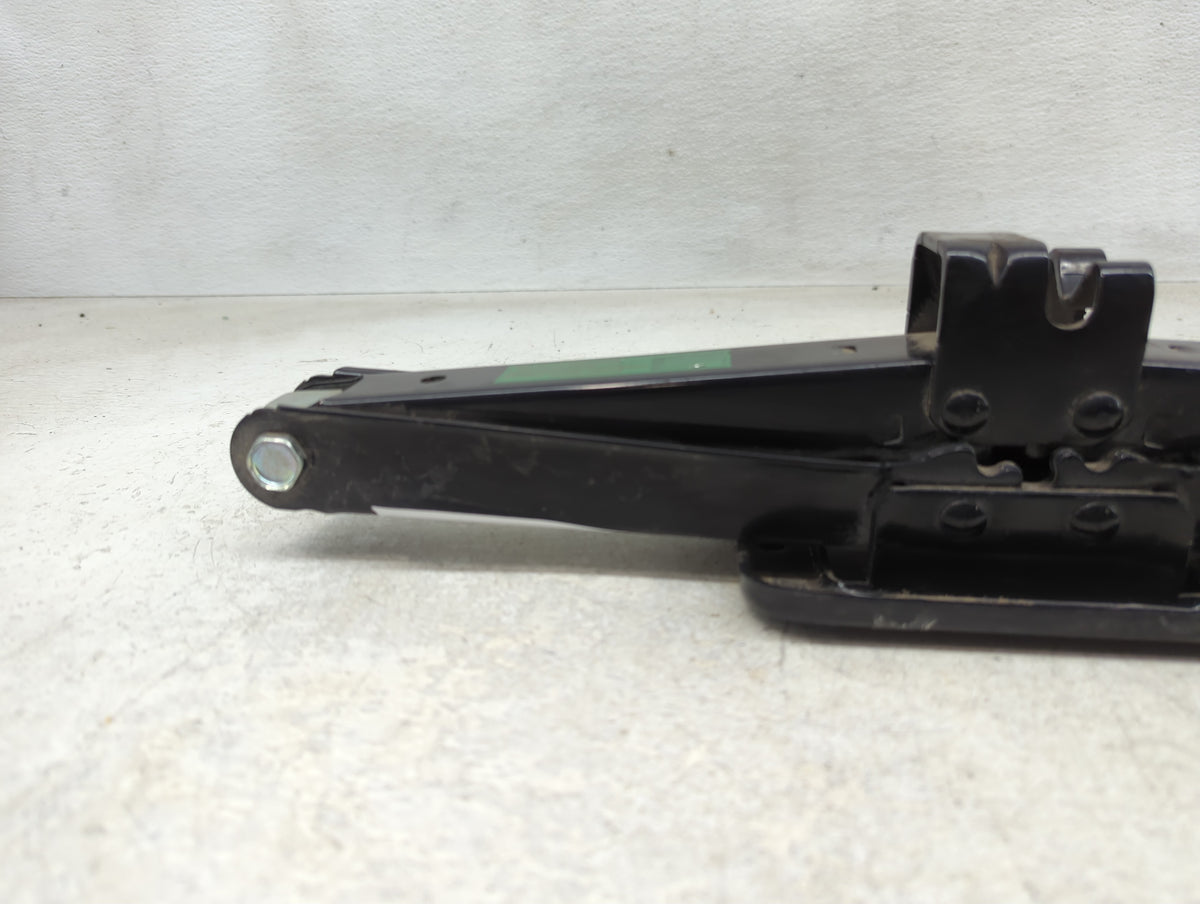 2012 Kia Sorento Spare Scissor Car Jack 1390163 - Oemusedautoparts1.com