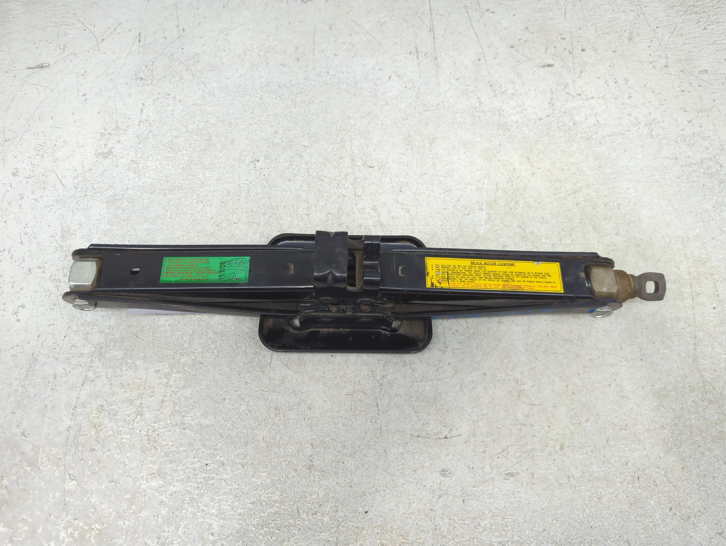 2012 Kia Sorento Spare Scissor Car Jack 1390163 - Oemusedautoparts1.com