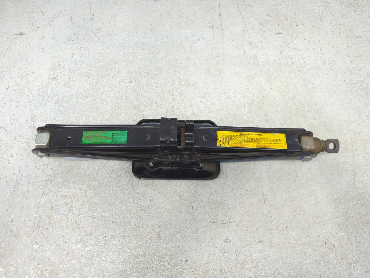 2012 Kia Sorento Spare Scissor Car Jack 1390163 - Oemusedautoparts1.com