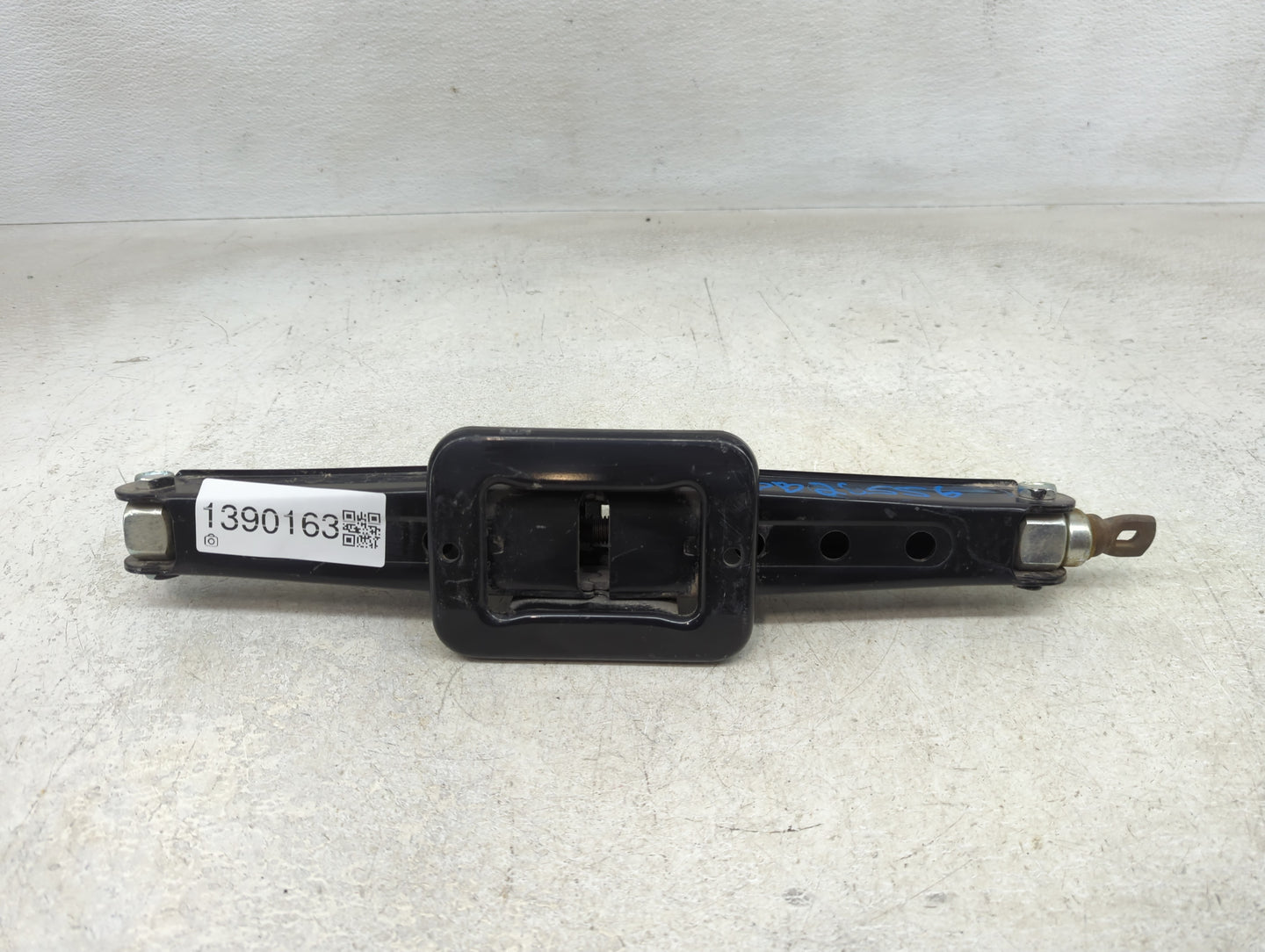 2012 Kia Sorento Spare Scissor Car Jack - Oemusedautoparts1.com