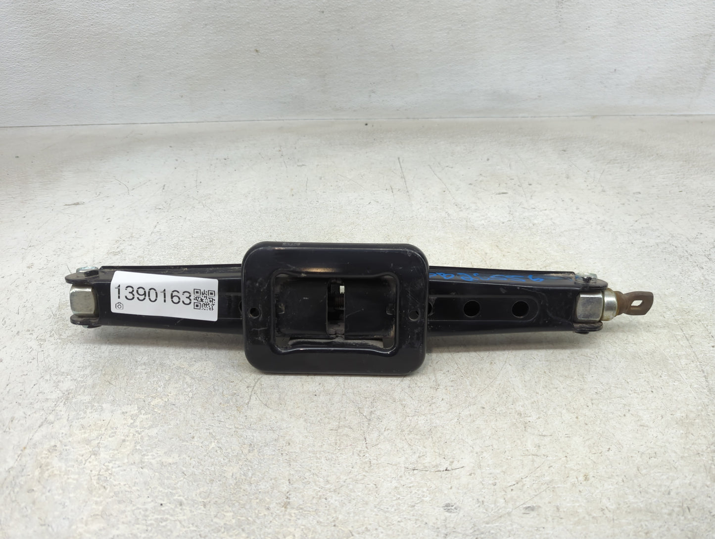 2012 Kia Sorento Spare Scissor Car Jack - Oemusedautoparts1.com