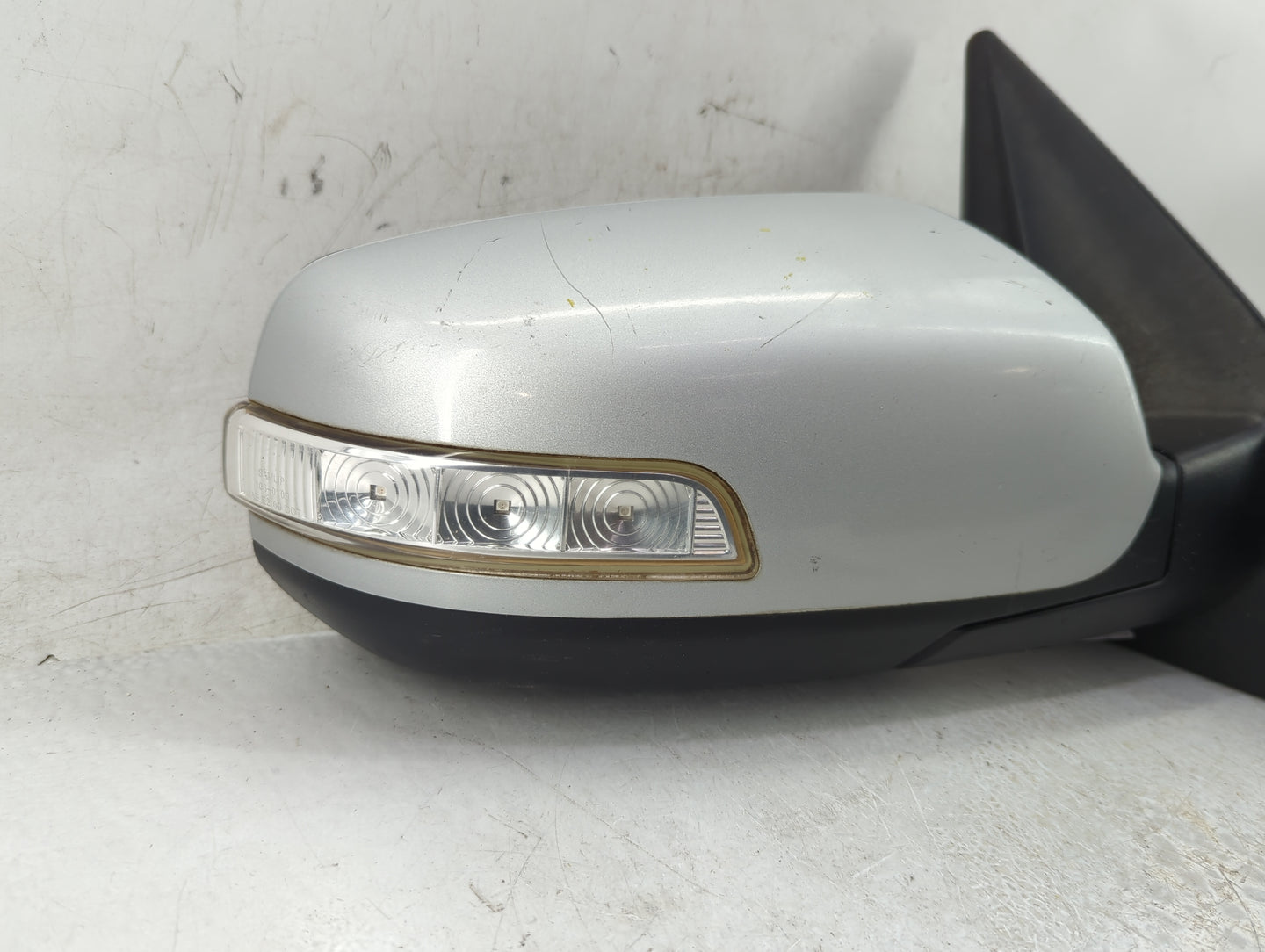 2011-2013 Kia Sorento Passenger Side View Mirror - Right Door Mirror OEM Used - Oemusedautoparts1.com