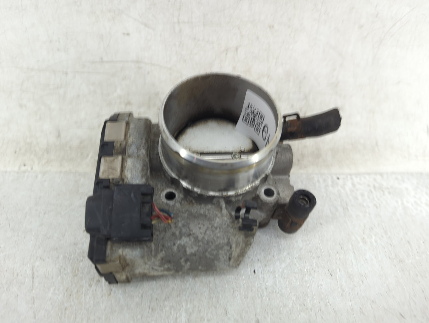 2012-2015 Kia Sorento Throttle Body P/N:35100-2G700 Fits Fits 2011 2012 2013 2014 2015 2016 OEM Used Auto Parts - Oemusedaut