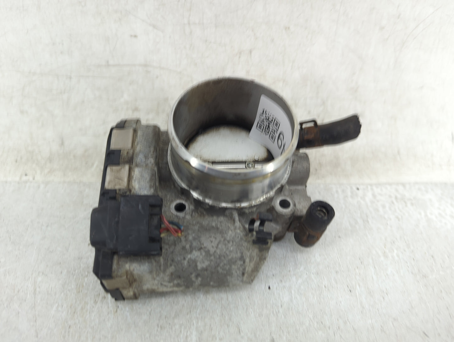 2012-2015 Kia Sorento Throttle Body P/N:35100-2G700 Fits Fits 2011 2012 2013 2014 2015 2016 OEM Used Auto Parts - Oemusedaut