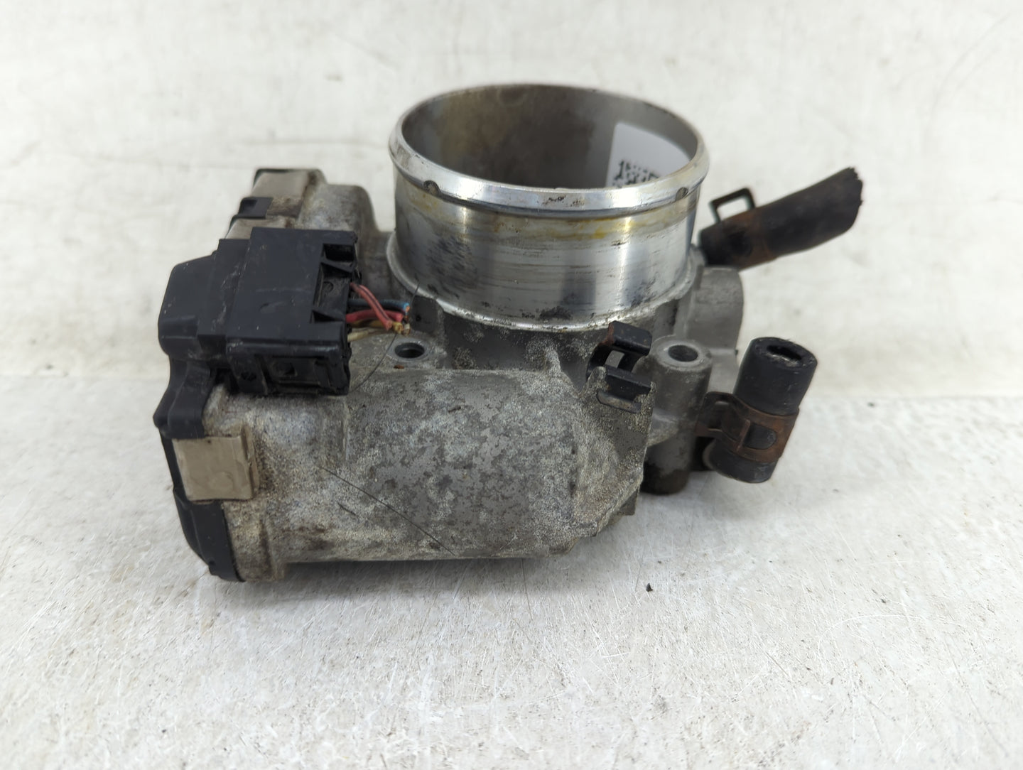 2012-2015 Kia Sorento Throttle Body P/N:35100-2G700 Fits Fits 2011 2012 2013 2014 2015 2016 OEM Used Auto Parts - Oemusedaut