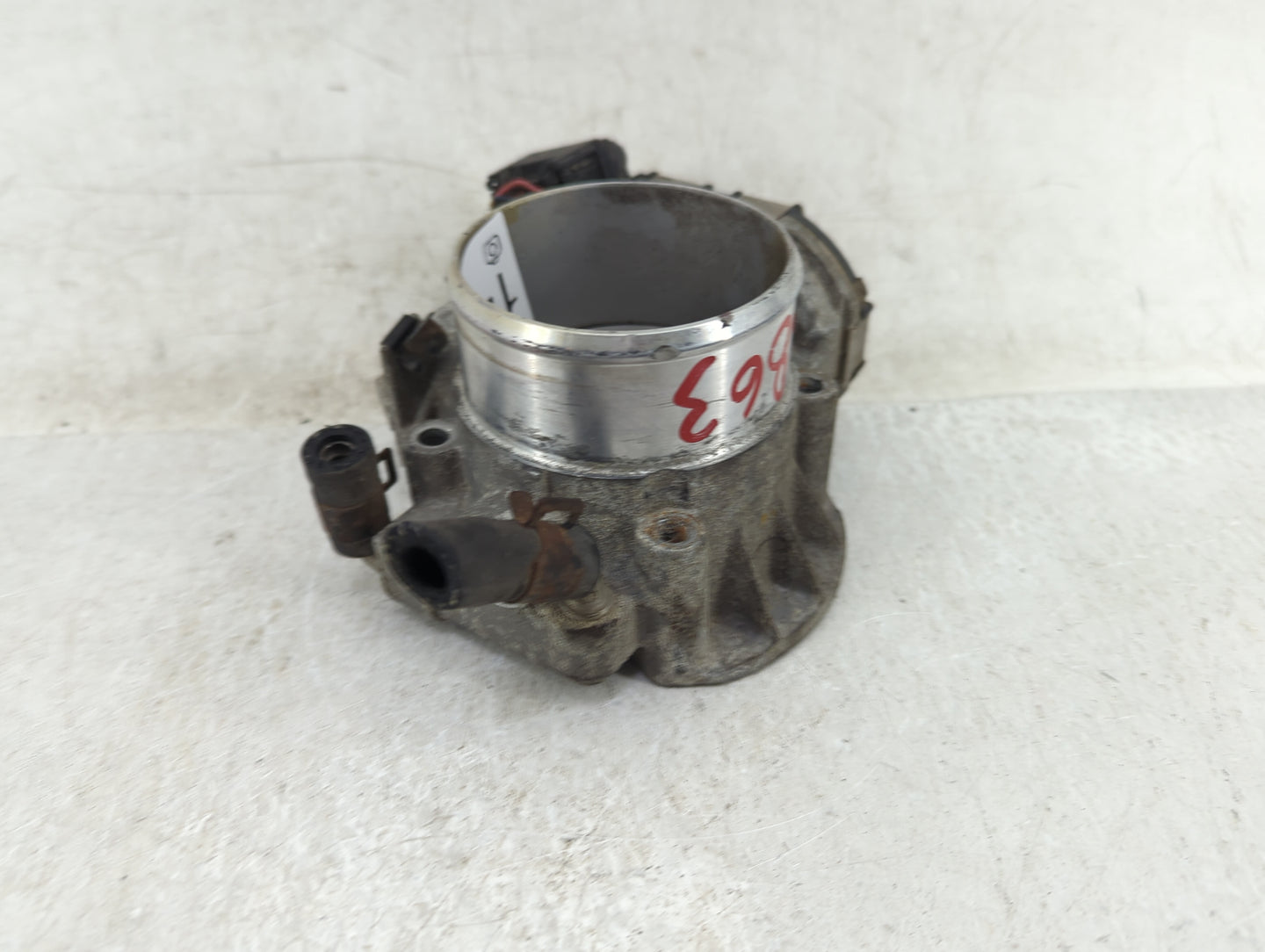 2012-2015 Kia Sorento Throttle Body P/N:35100-2G700 Fits Fits 2011 2012 2013 2014 2015 2016 OEM Used Auto Parts - Oemusedaut